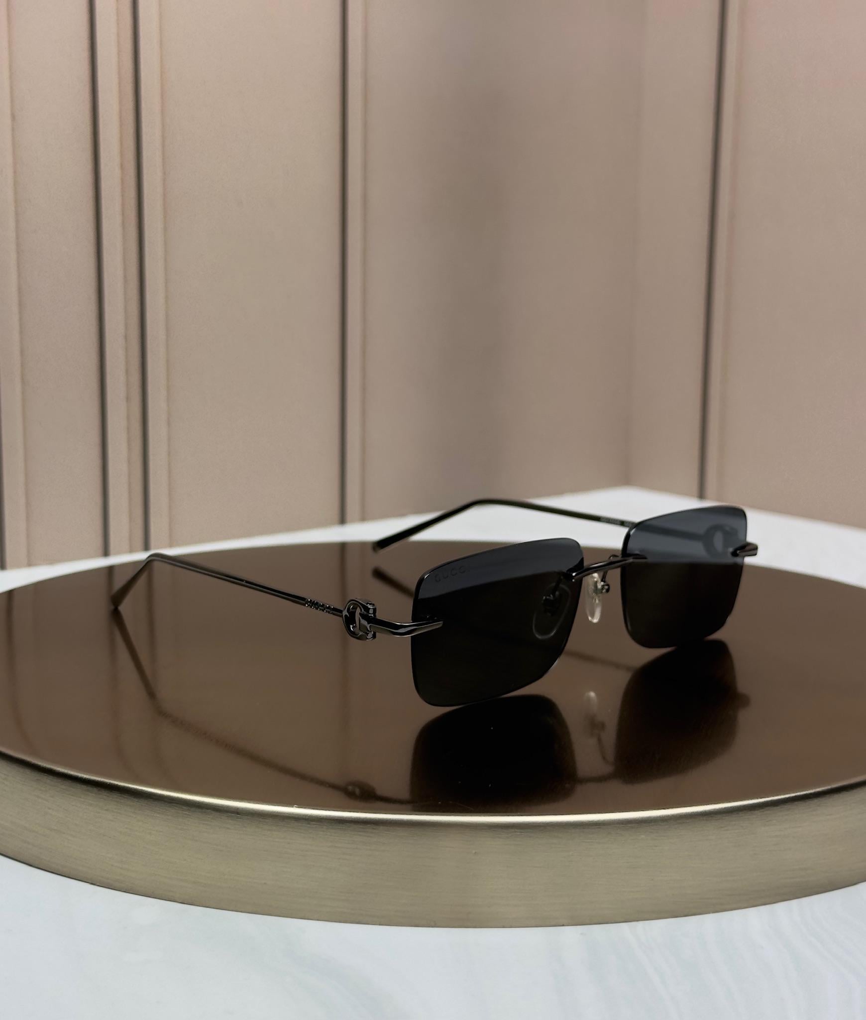 Солнцезащитные очки Gucci GG1703S безободковые прямоугольные темно-серая линза Серебряный