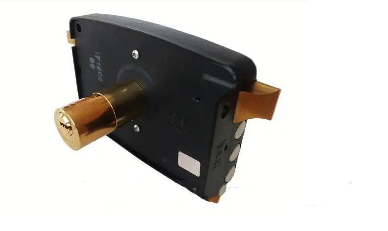 Замок накладной 2001A-3MT бексет с вертушкой 3 ригеля 3 ключа 60 мм Черный (1-30069) - фото 3 Замок накладной 2001A-3MT бексет с вертушкой 3 ригеля 3 ключа 60 мм Черный (1-30069) - фото 3