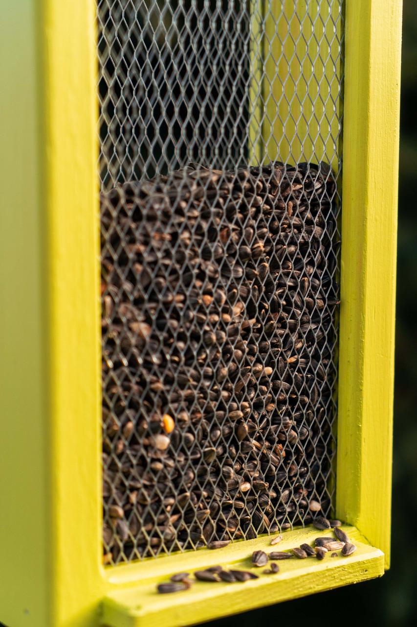 Кормушка для птиц подвесная Эйрен бункерного типа 40х18х11 см из сосновой древесины. - фото 8 Кормушка для птиц подвесная Эйрен бункерного типа 40х18х11 см из сосновой древесины. - фото 8