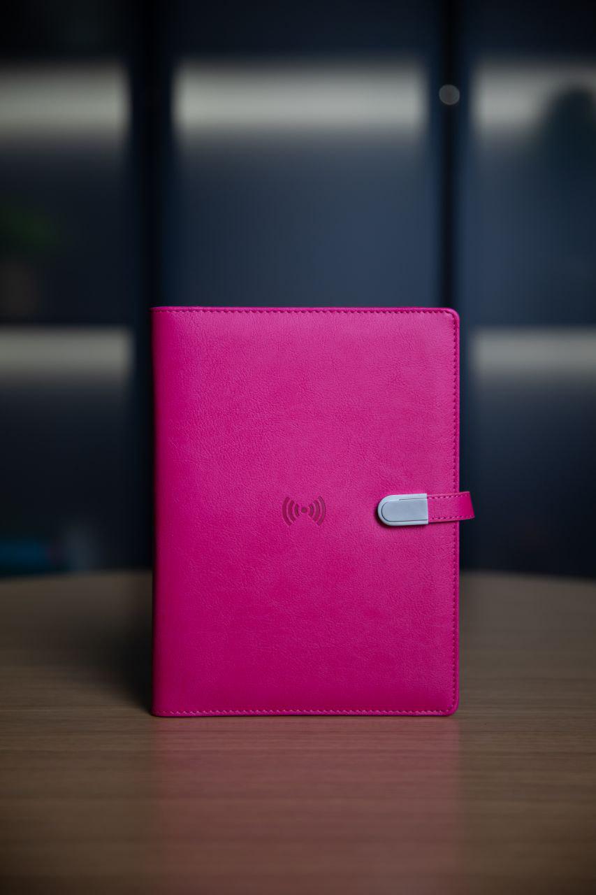 Ежедневник-Smart Лондон со встроенным повербанком 8000 mАh Розовый (18339223) Ежедневник-Smart Лондон со встроенным повербанком 8000 mАh Розовый (18339223)