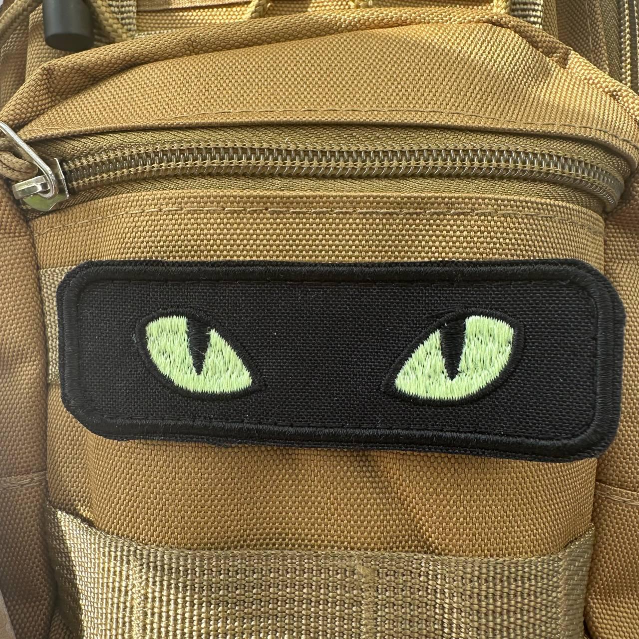 Шеврон на липучці Котячі очі що світяться в темряві 9х3 см Чорний (023) - фото 2 Шеврон на липучці Котячі очі що світяться в темряві 9х3 см Чорний (023) - фото 2