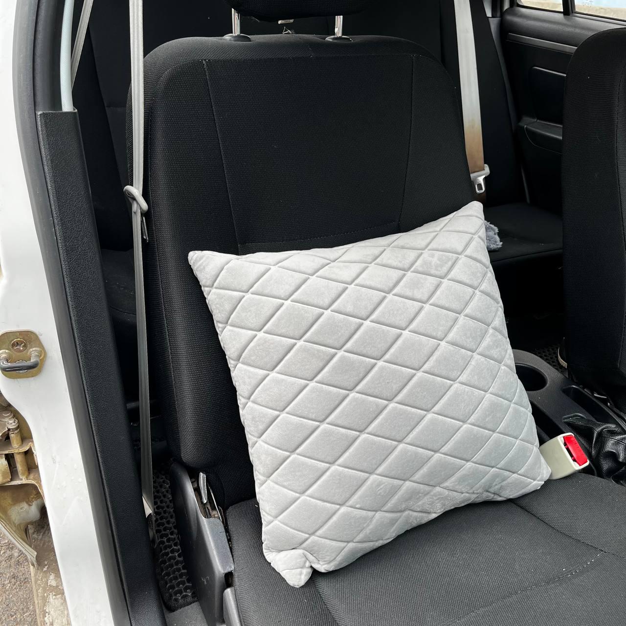 Подушка под голову в машину из алькантары 45х45 см Светло-серый (24167331) - фото 4
