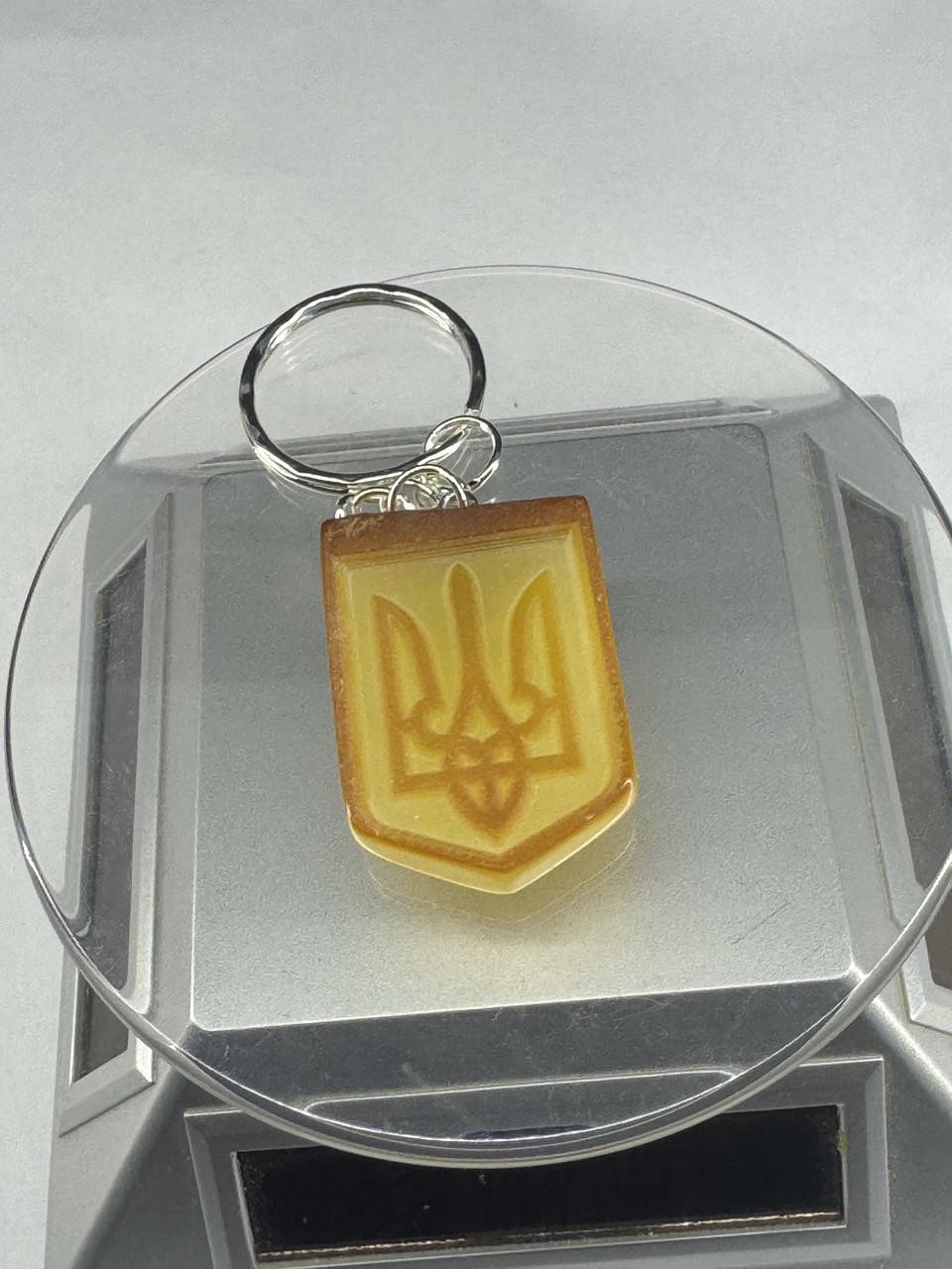 Брелок из янтаря 36/25 мм (к-199)