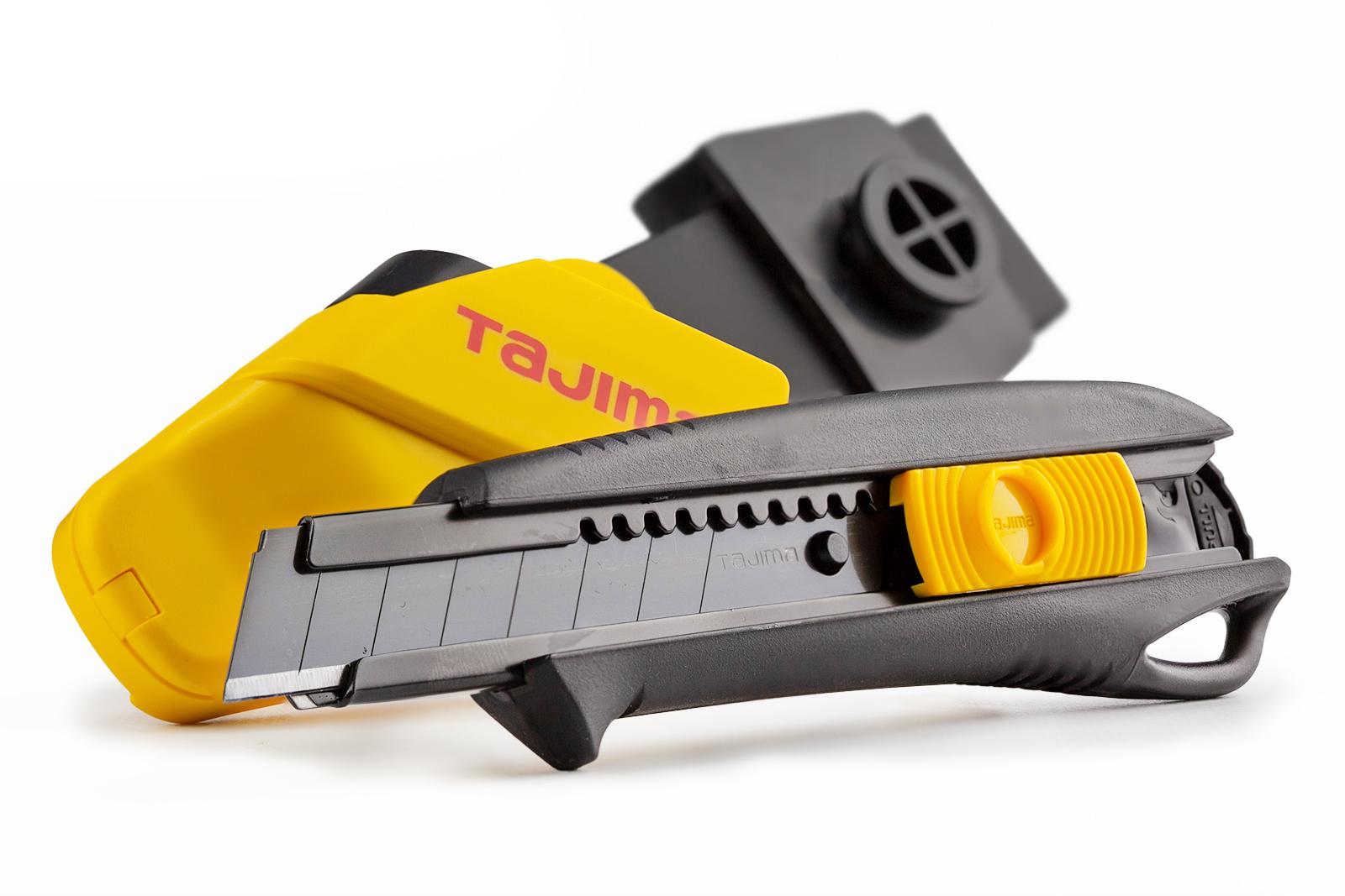 Нож строительный сегментный Tajima DC-L560BSFBL с кобурой 18 мм автоматический фиксатор (1101-1704)