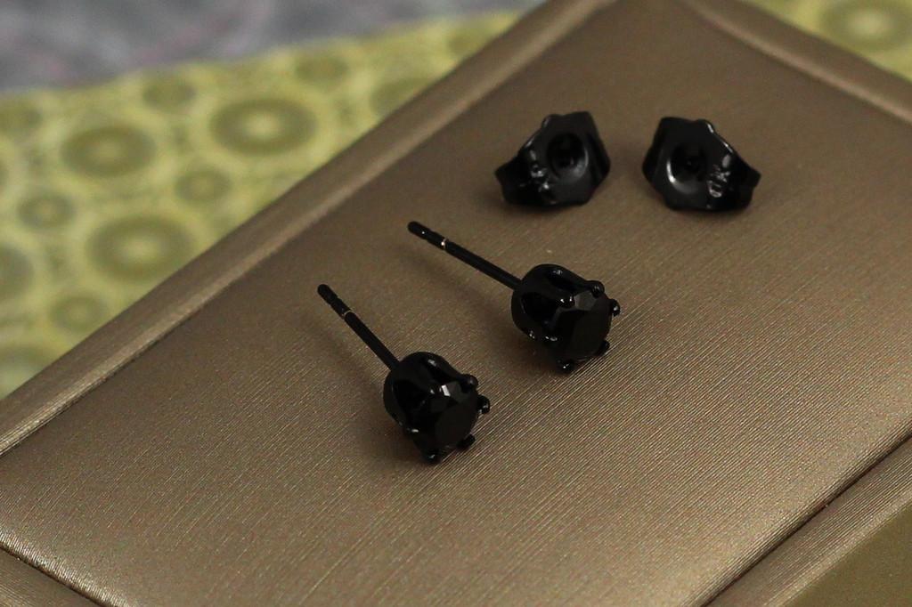 Серьги гвоздики Xuping Jewelry с камнем на шесть креплений 5 мм блек ган Черный (2416590588)