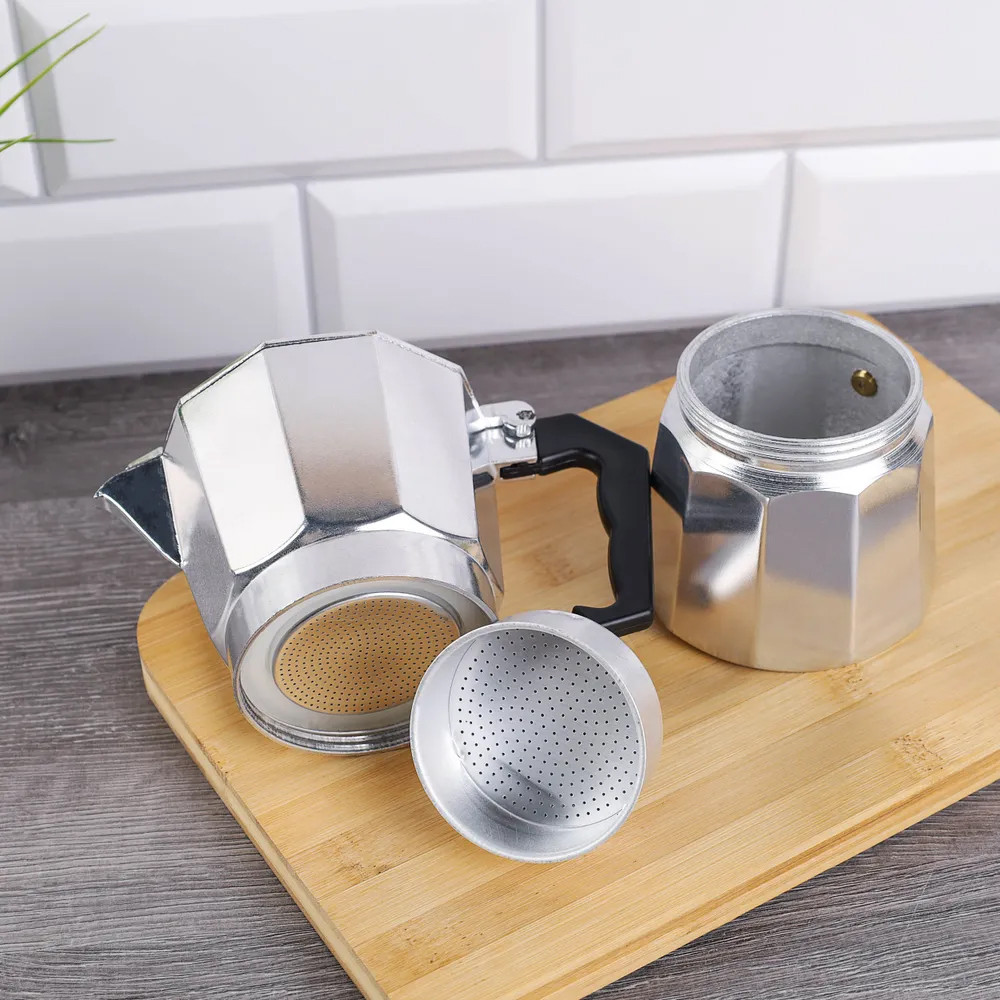 Кофеварка гейзерная для плиты Retro алюминиевая на 12 чашек 1200 мл (03-MH-5173-12) - фото 8 Кофеварка гейзерная для плиты Retro алюминиевая на 12 чашек 1200 мл (03-MH-5173-12) - фото 8