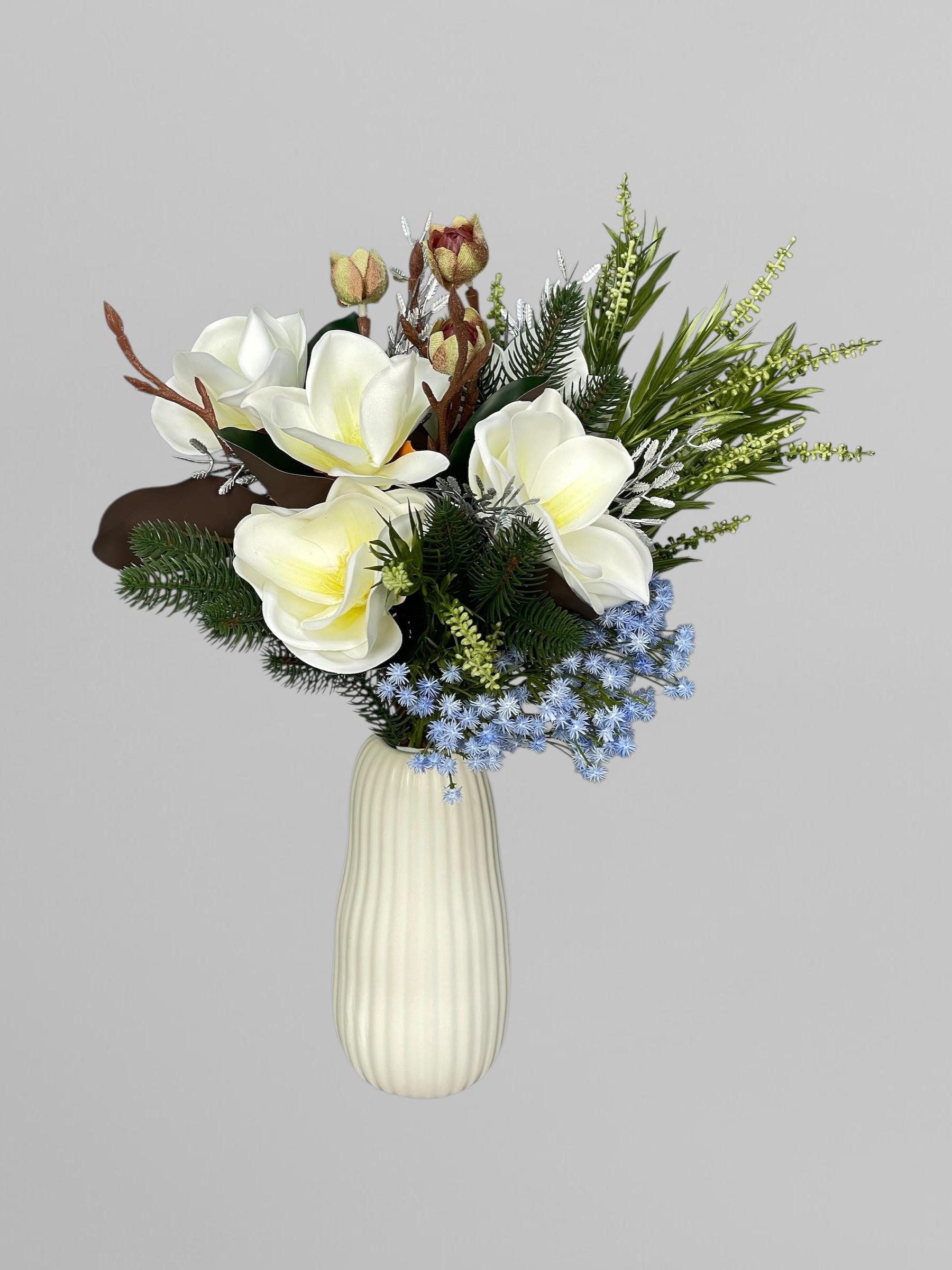 Букет новогодний с магнолией и искусственной хвоей Белый (А441) Букет новогодний с магнолией и искусственной хвоей Белый (А441)