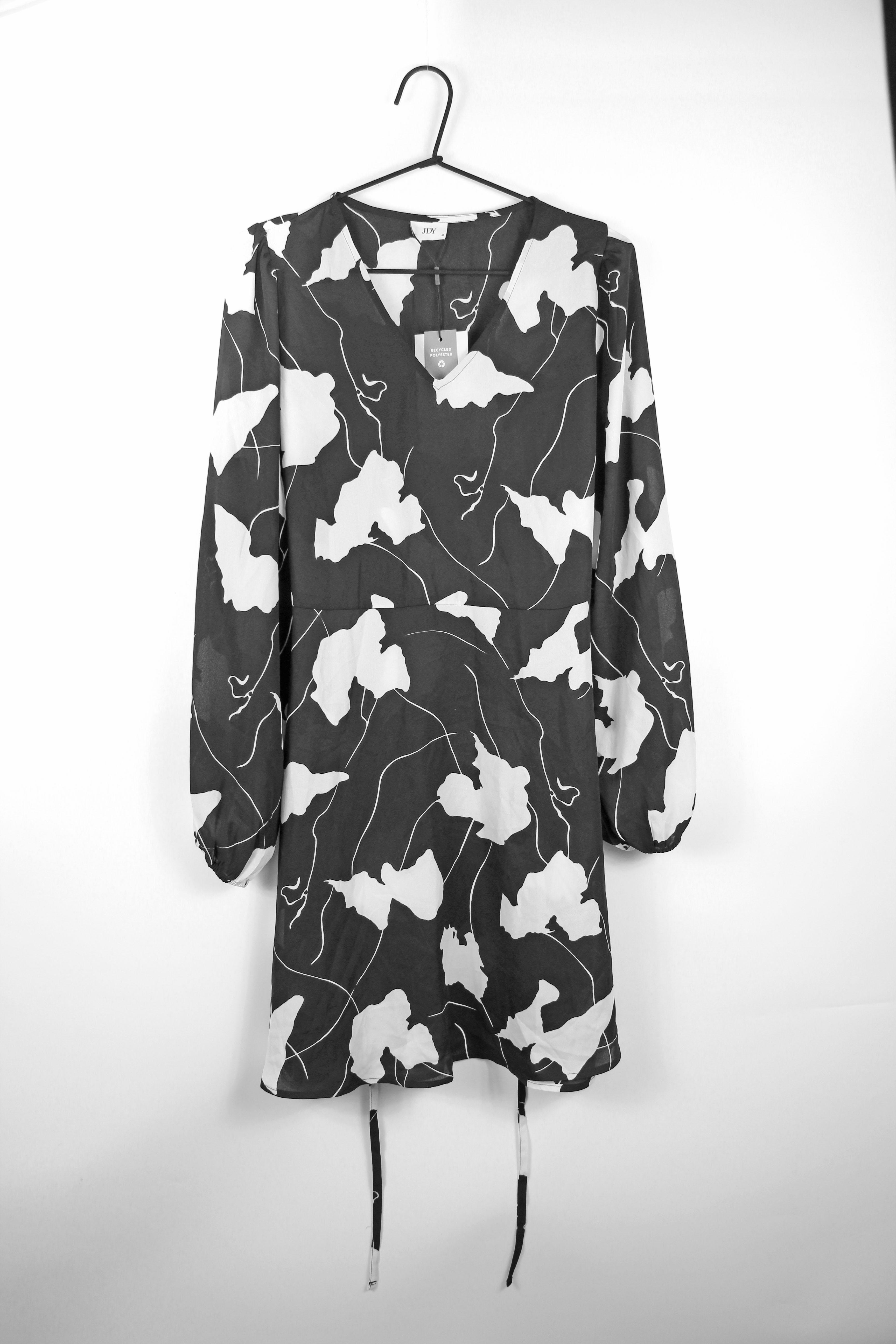 Платье ONLY 15338853 M Черно-белый