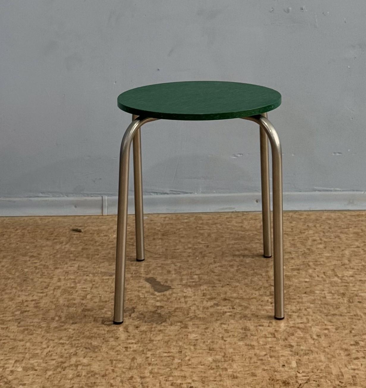 Табурет дизайнерський для кухні/тераси Recast Plastic 35х43 см Зелений (BR100) - фото 2 Табурет дизайнерський для кухні/тераси Recast Plastic 35х43 см Зелений (BR100) - фото 2