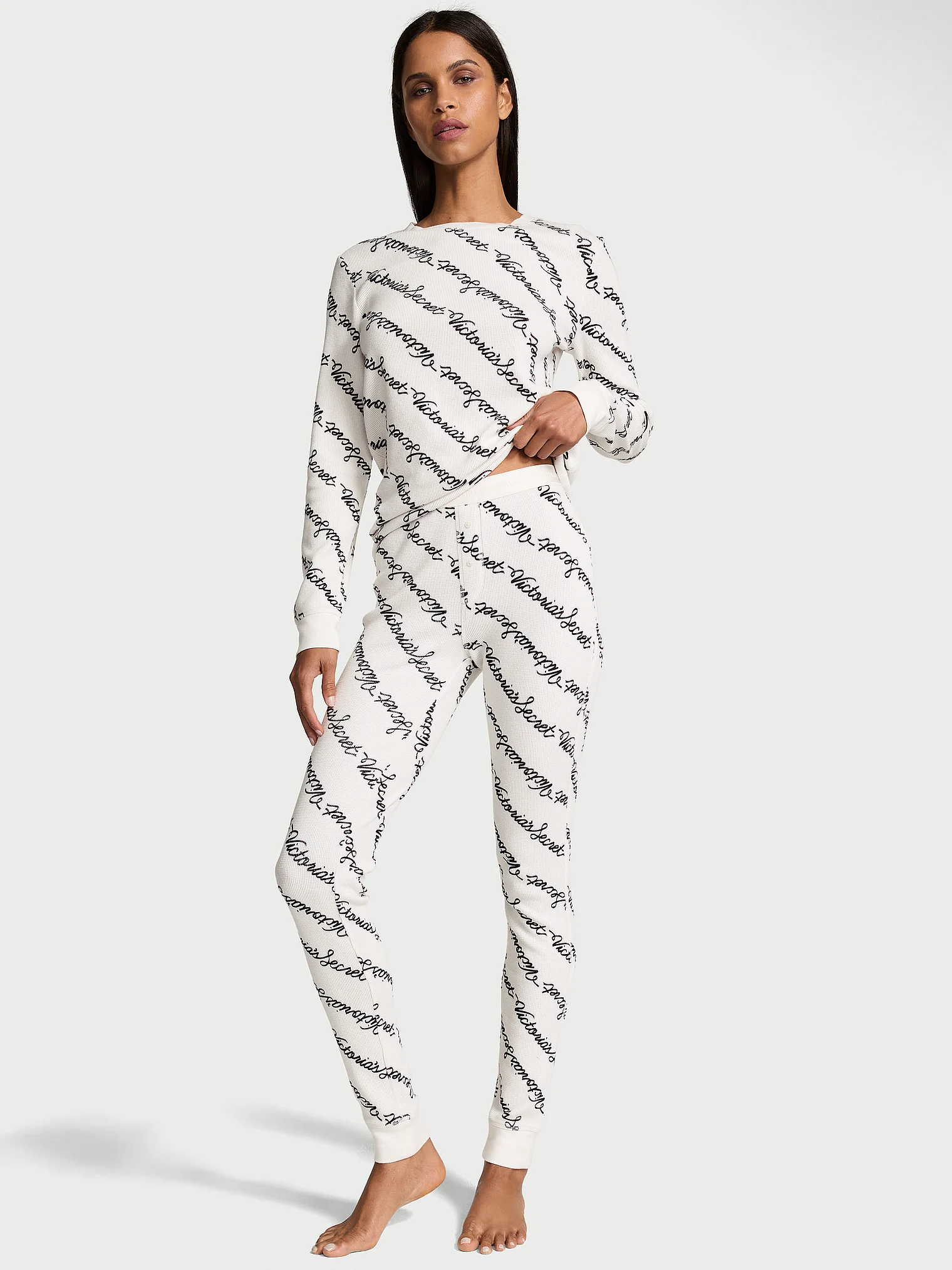 Піжама жіноча термо Victoria's Secret Thermal Long Pajama Set бавовняна L Білий з написами (23273989)