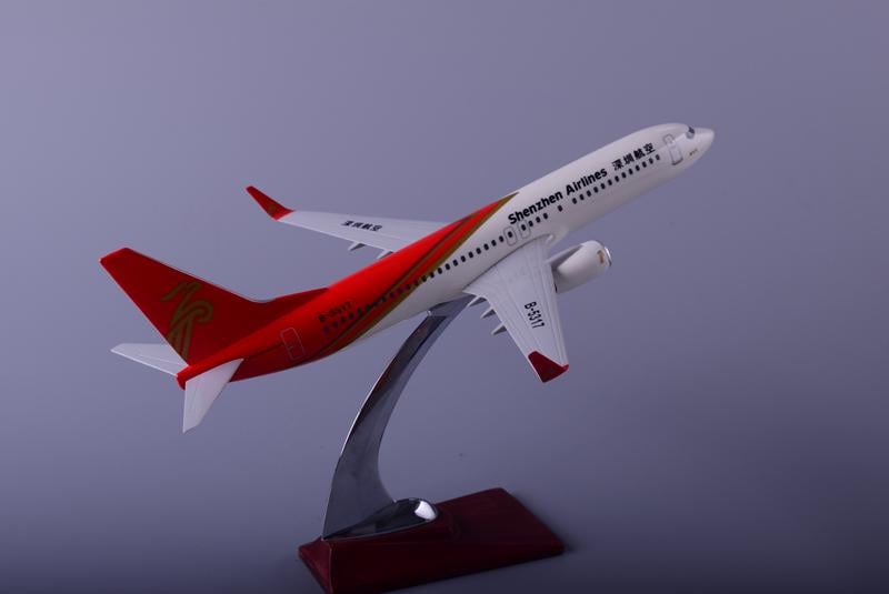 Колекційна модель літака Shantou Tongde Boeing 737 Shenzhen Airlines 32см