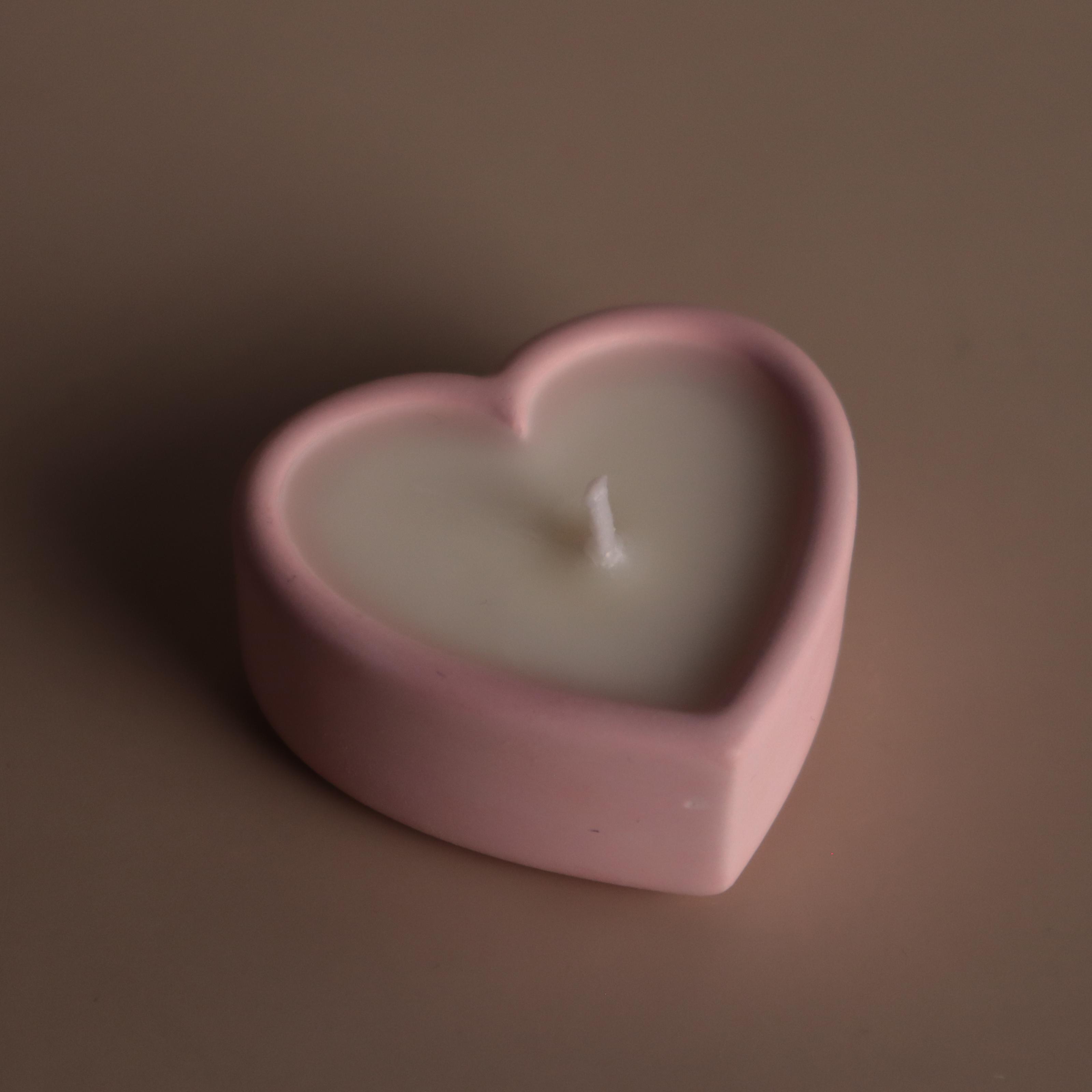 Аромасвічка соєва Wax Harmony Ваніль у гіпсовому кашпо Чайна Сердечко 10 г Рожевий (1001041)