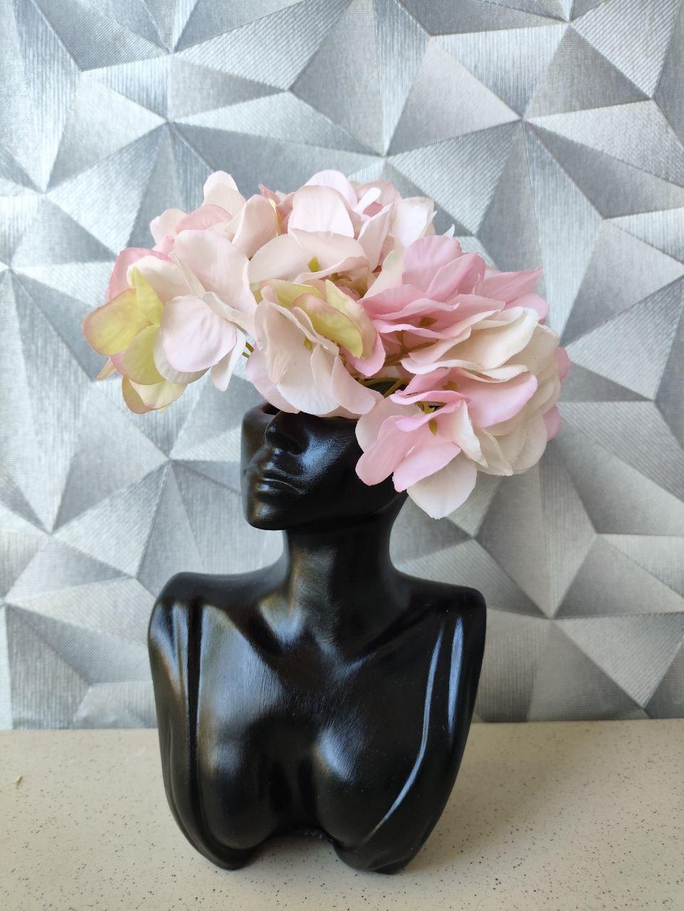 Ваза жіночий бюст зі штучною гортензією 16,5 см Чорний (2765682128) - фото 6