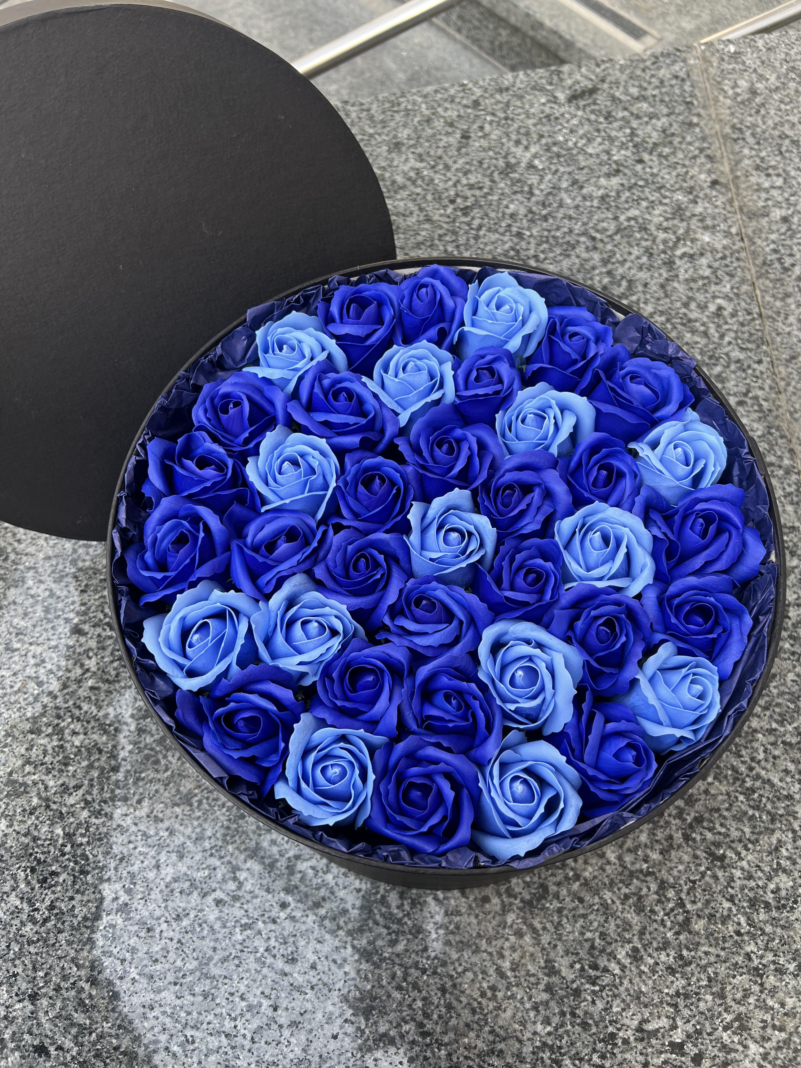 Подарунковий бокс Букет квітів з мила для дружини на річницю троянди 41 шт. Синій (8765)