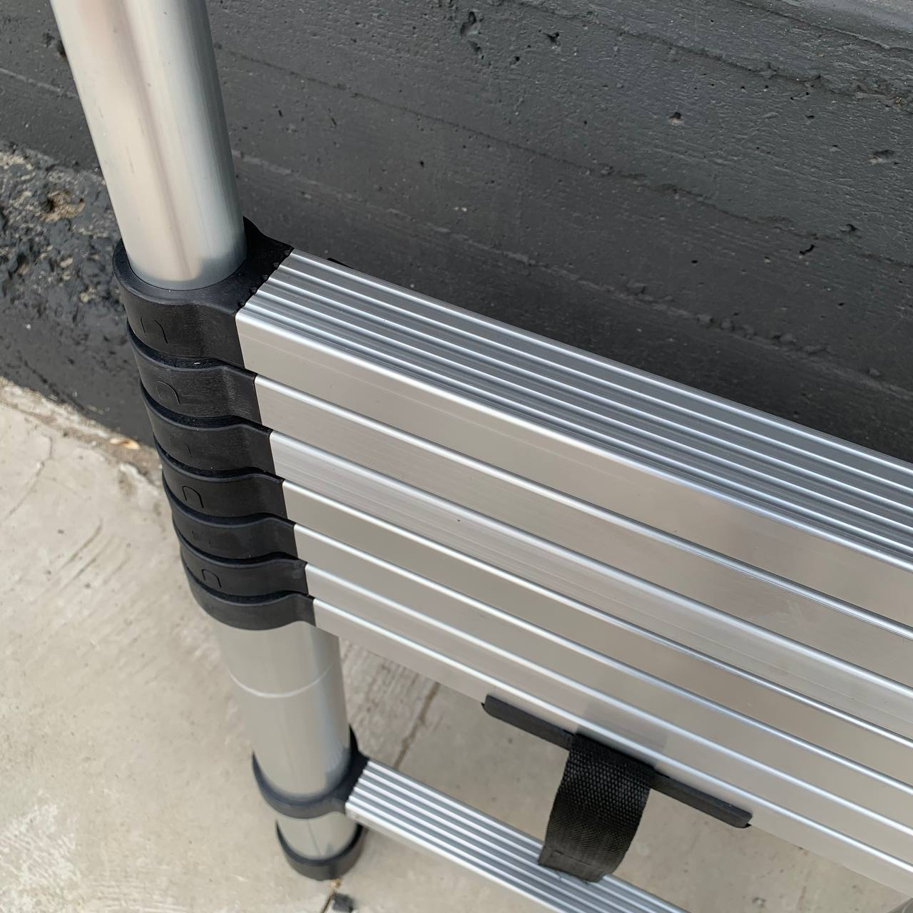 Лестница Техпром телескопическая алюминиевая на 11 ступеней - фото 4 Лестница Техпром телескопическая алюминиевая на 11 ступеней - фото 4