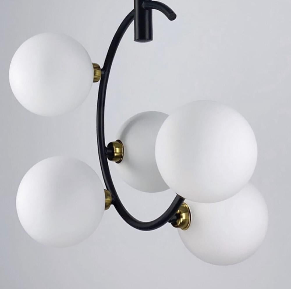 Светильник на 5 миниатюрных белых плафонов Черный (H07/5)