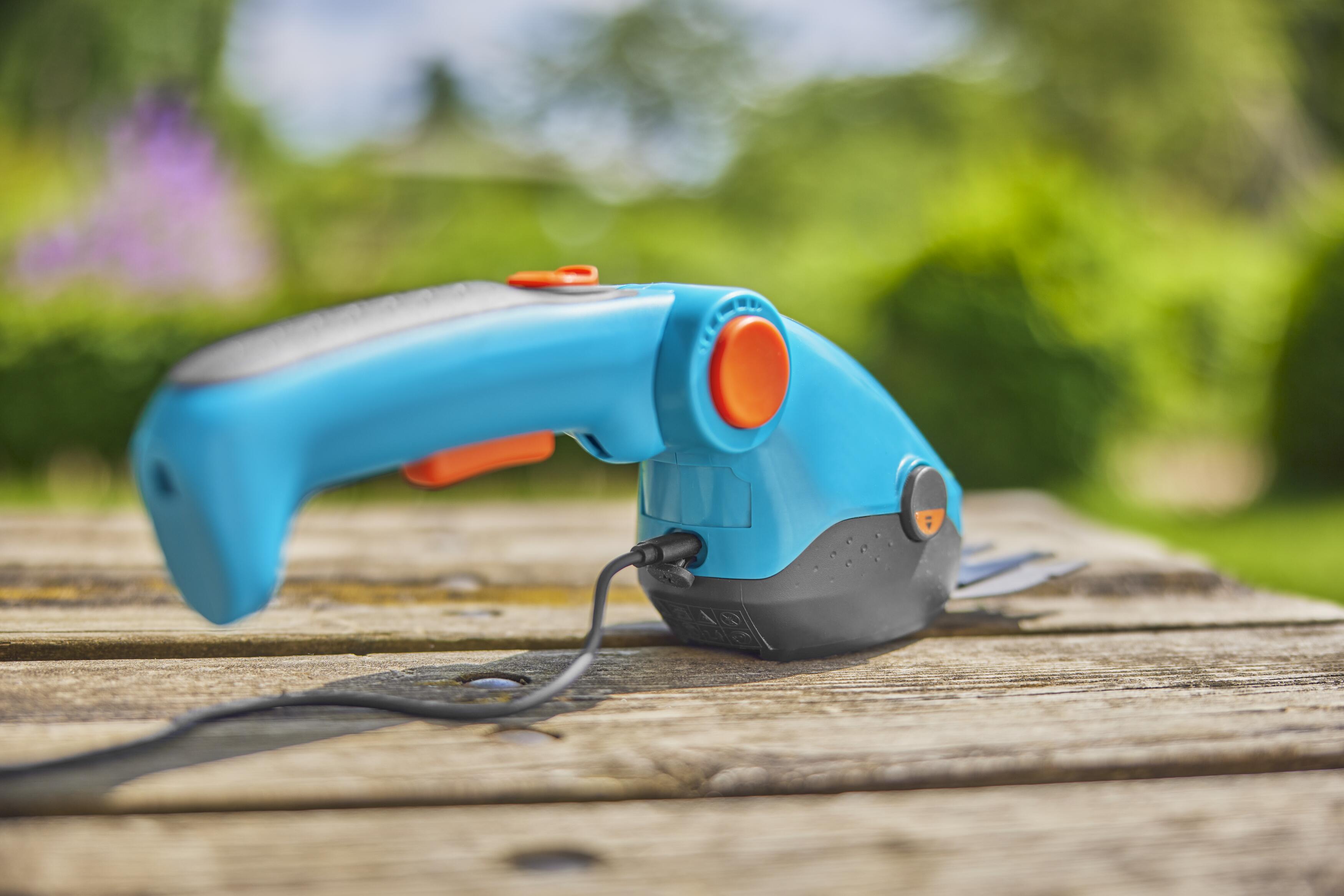 Кущоріз для газонів акумуляторні Gardena ComfortCut Li Set USB-C (09888-20) - фото 3 Кущоріз для газонів акумуляторні Gardena ComfortCut Li Set USB-C (09888-20) - фото 3