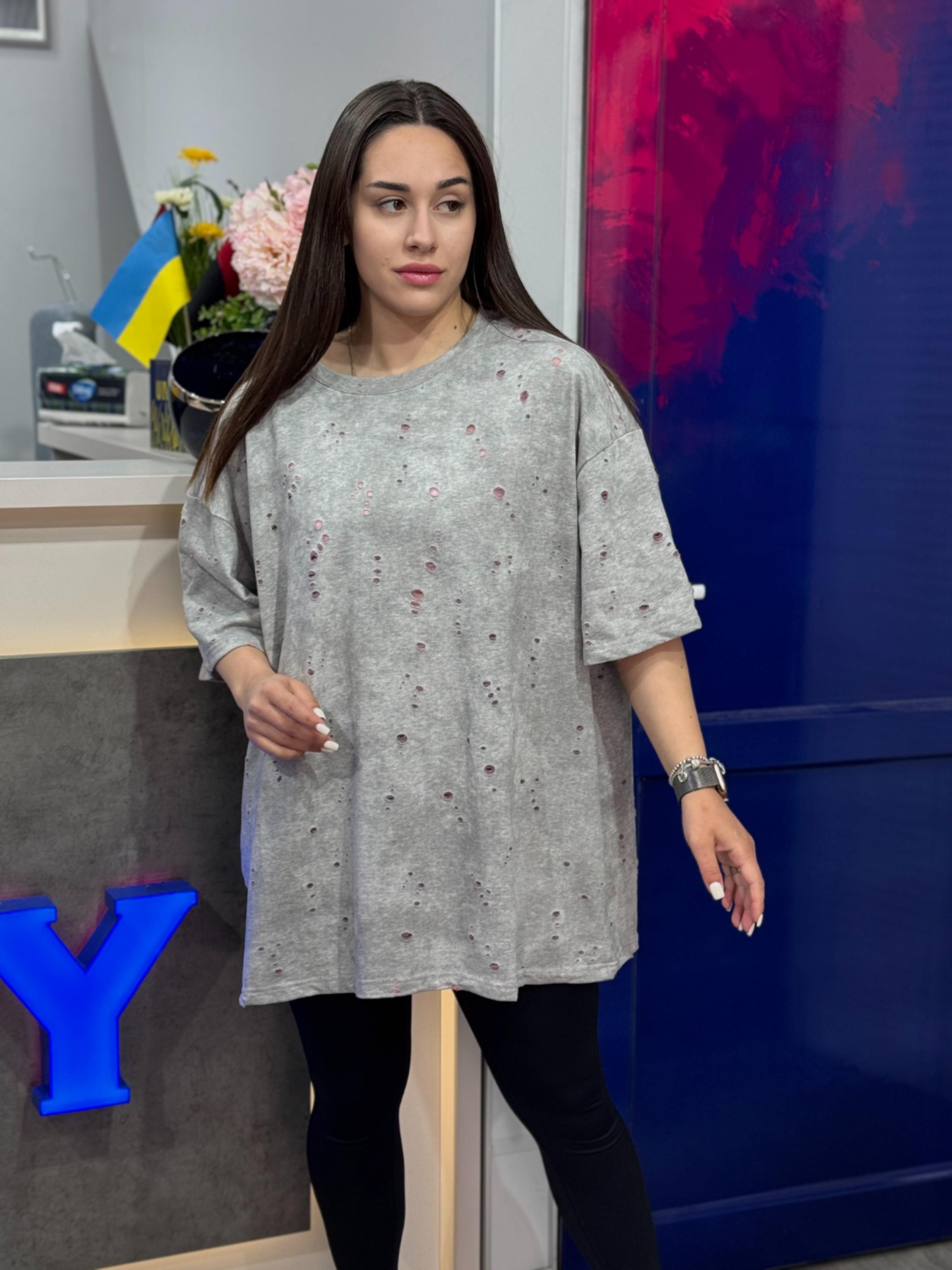 Футболка женская с эффектом потертости и камнями OS Белый (#27023-01)