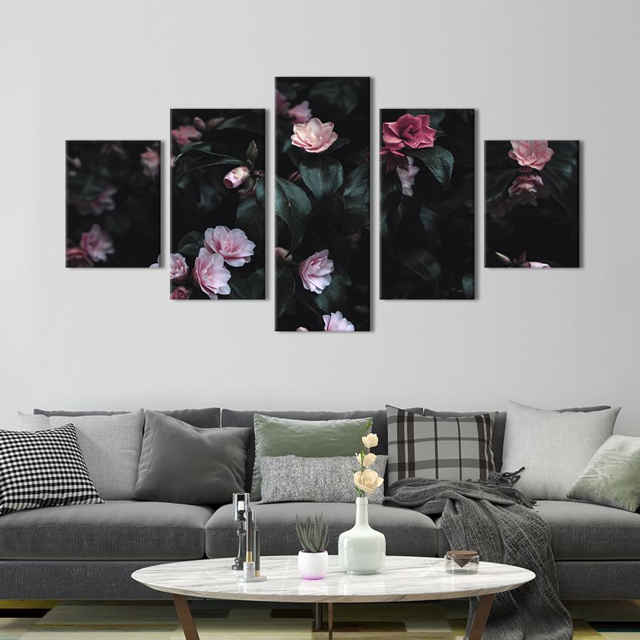 Картина на холсте Тёмный зелёный куст с розовыми цветами 162x80 см (934-52)