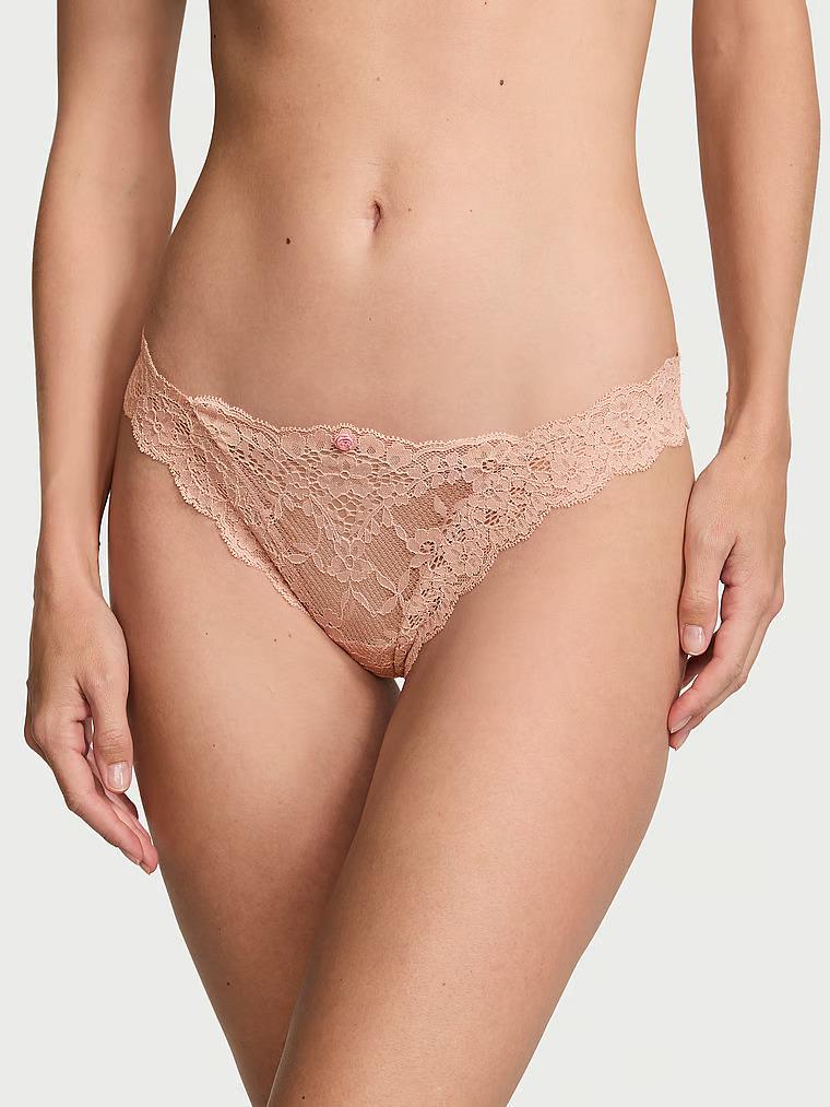 Трусики бразилианы Victoria's Secret Dream Angels Lace Brazilian Panty Macaron M Бежевый (26875986)