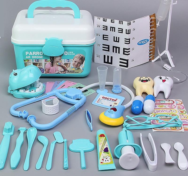 Дитячий ігровий набір Маленький лікар в чемодані 39 пр. (2539994854)