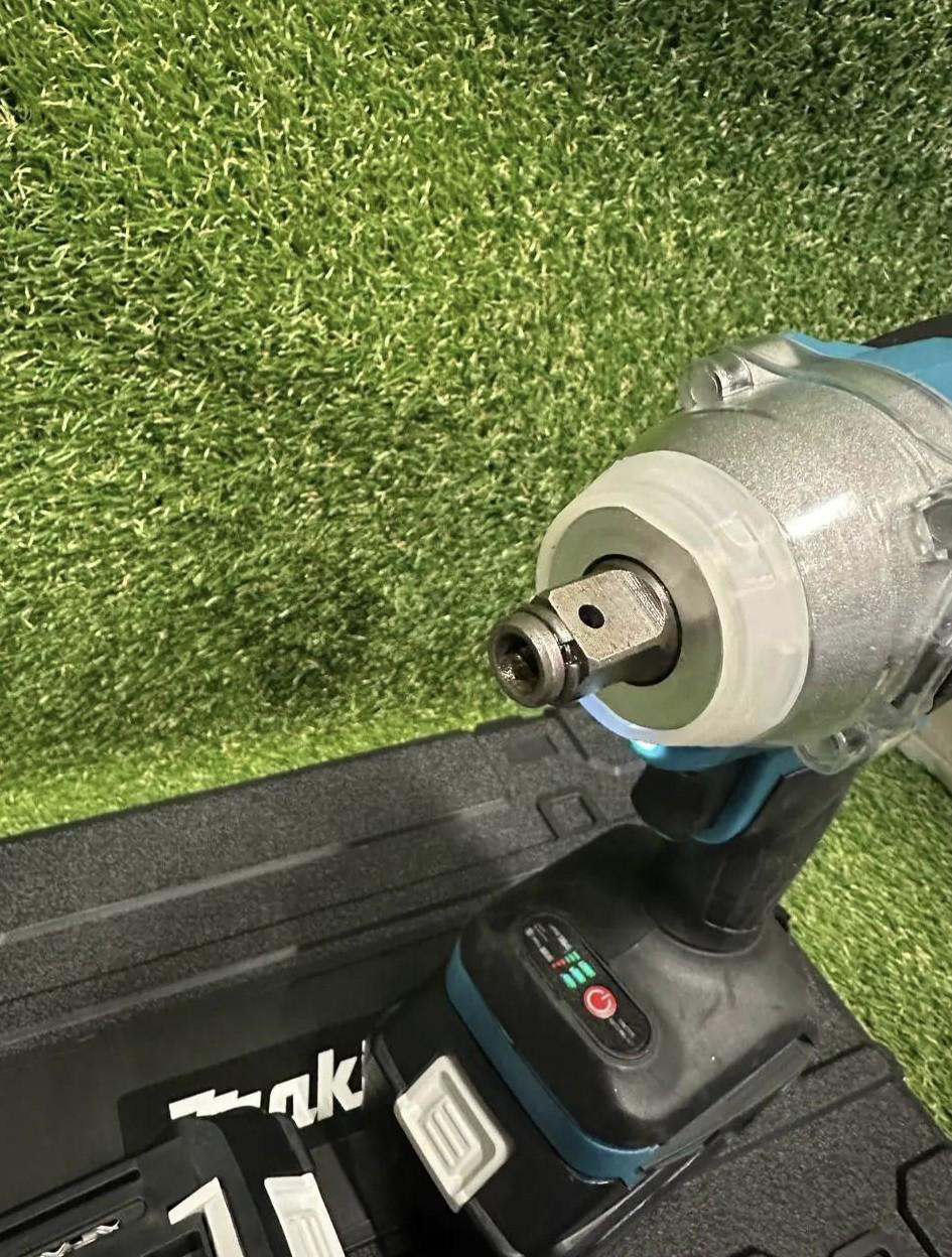 Гайковерт ударный Makita DTW401 аккумуляторный бесщеточный 48 В 6А/ч Черный (1230) - фото 6 Гайковерт ударный Makita DTW401 аккумуляторный бесщеточный 48 В 6А/ч Черный (1230) - фото 6