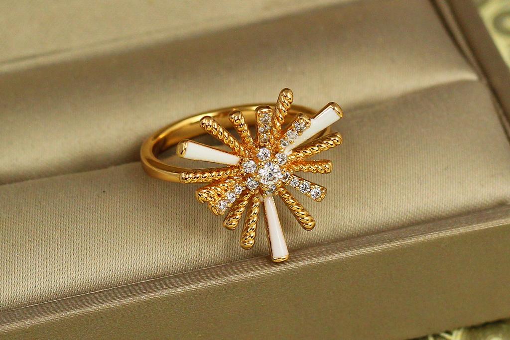 Кільце Xuping Jewelry Гольчата айстра з білою керамікою р. 17 Золотистий (32899079)