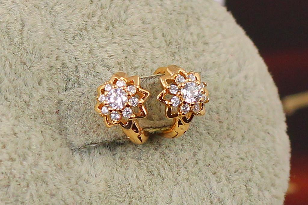 Серьги детские Xuping Jewelry Цветочек с резными лепестками 9,5 мм Золотистый