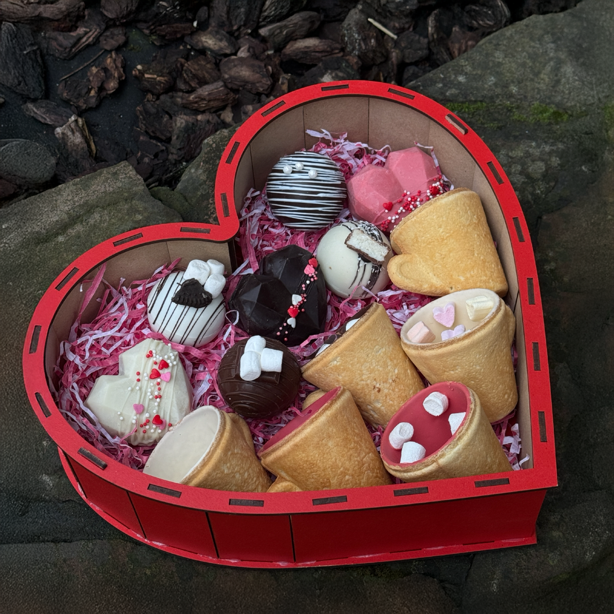 Подарочный набор 6 съедобных чашек и 7 какао бомб с маршмеллоу шоколадный подарок Красное сердце (Е500235)