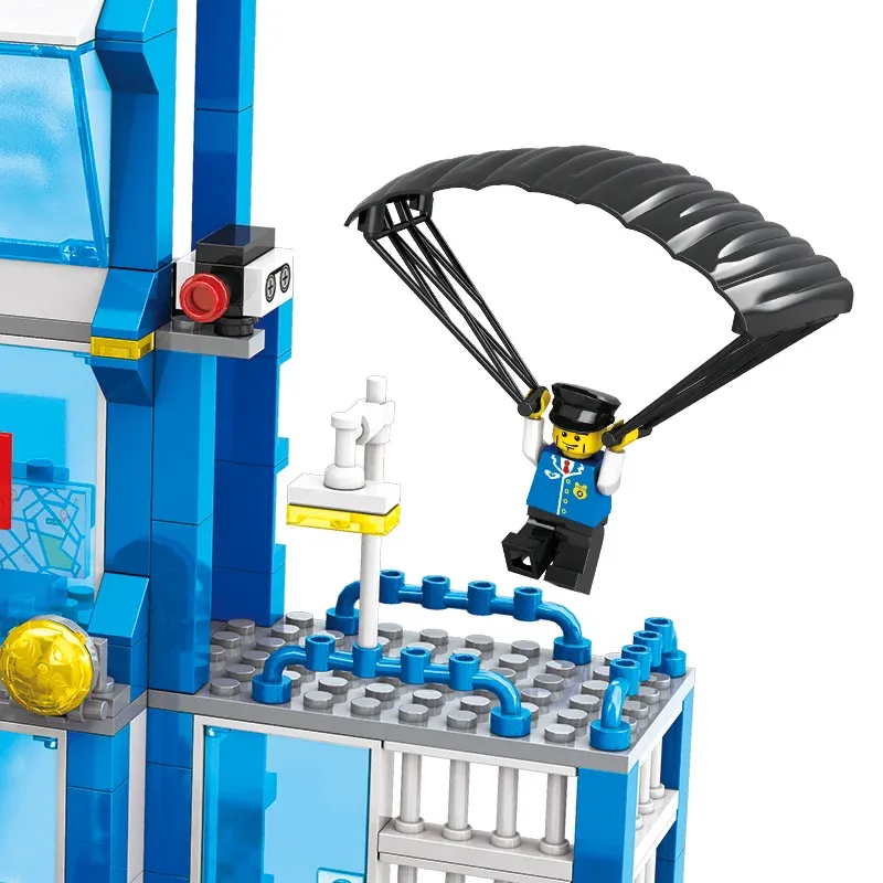 Конструктор City полицейский участок с тюрьмой/персонажами и машинками 753 дет. - фото 4