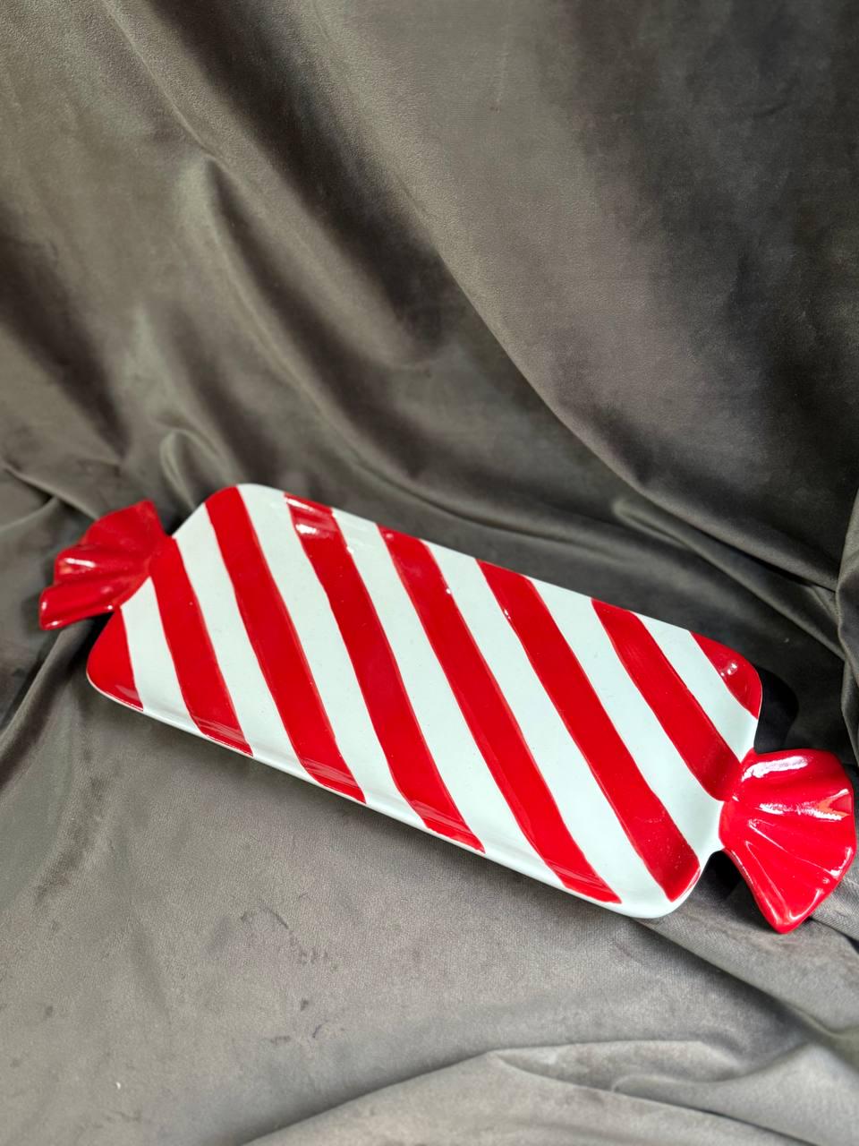 Блюдо для десертов новогоднее YIWU Merry CR-1-30 фарфоровое 26х12,5 см (CR-1-30) - фото 1 Блюдо для десертов новогоднее YIWU Merry CR-1-30 фарфоровое 26х12,5 см (CR-1-30) - фото 1