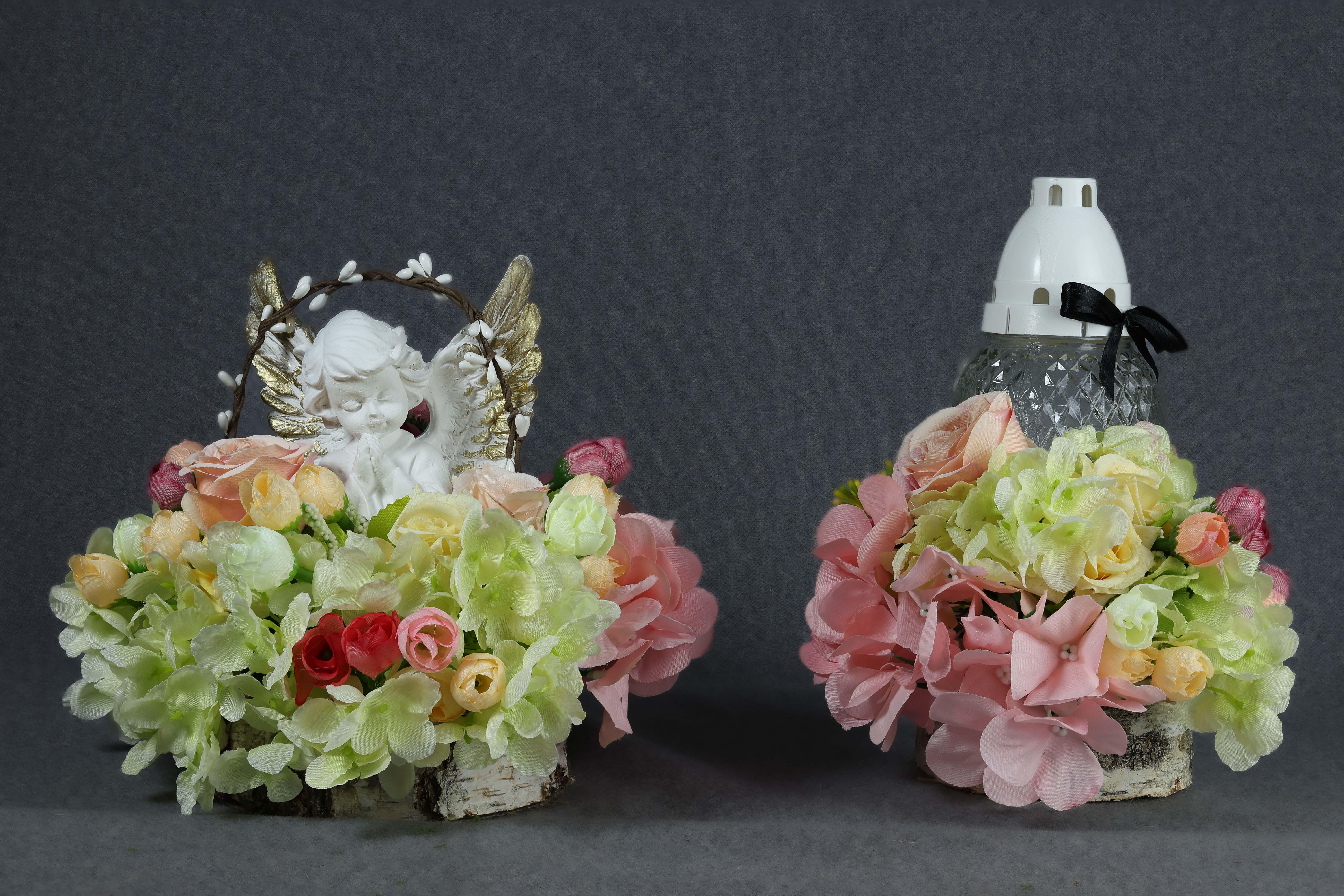 Композиция GALA DECOR из искусственных цветов и гипсового ангела на березовом спиле с лампадой 20 см