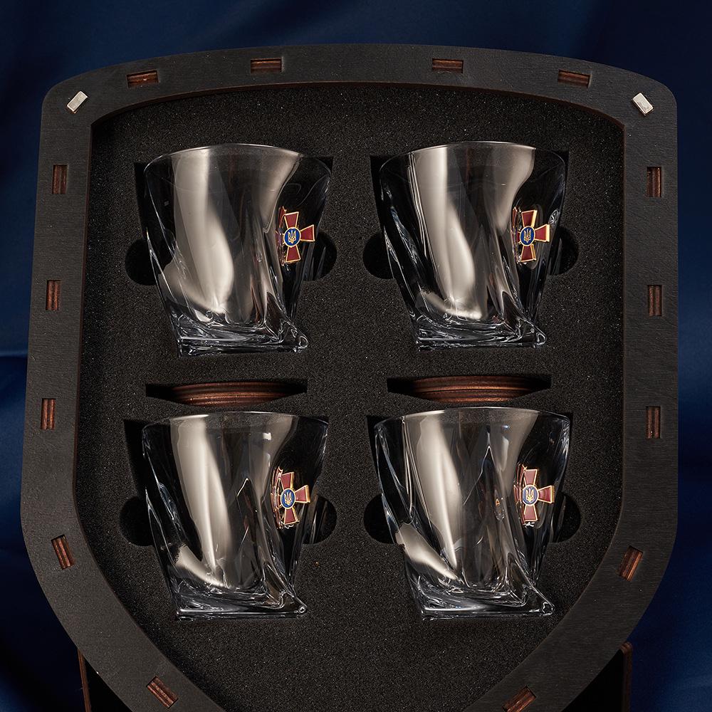 Подарочный набор рюмок с шевроном ВСУ большой (28420963) - фото 4 Подарочный набор рюмок с шевроном ВСУ большой (28420963) - фото 4