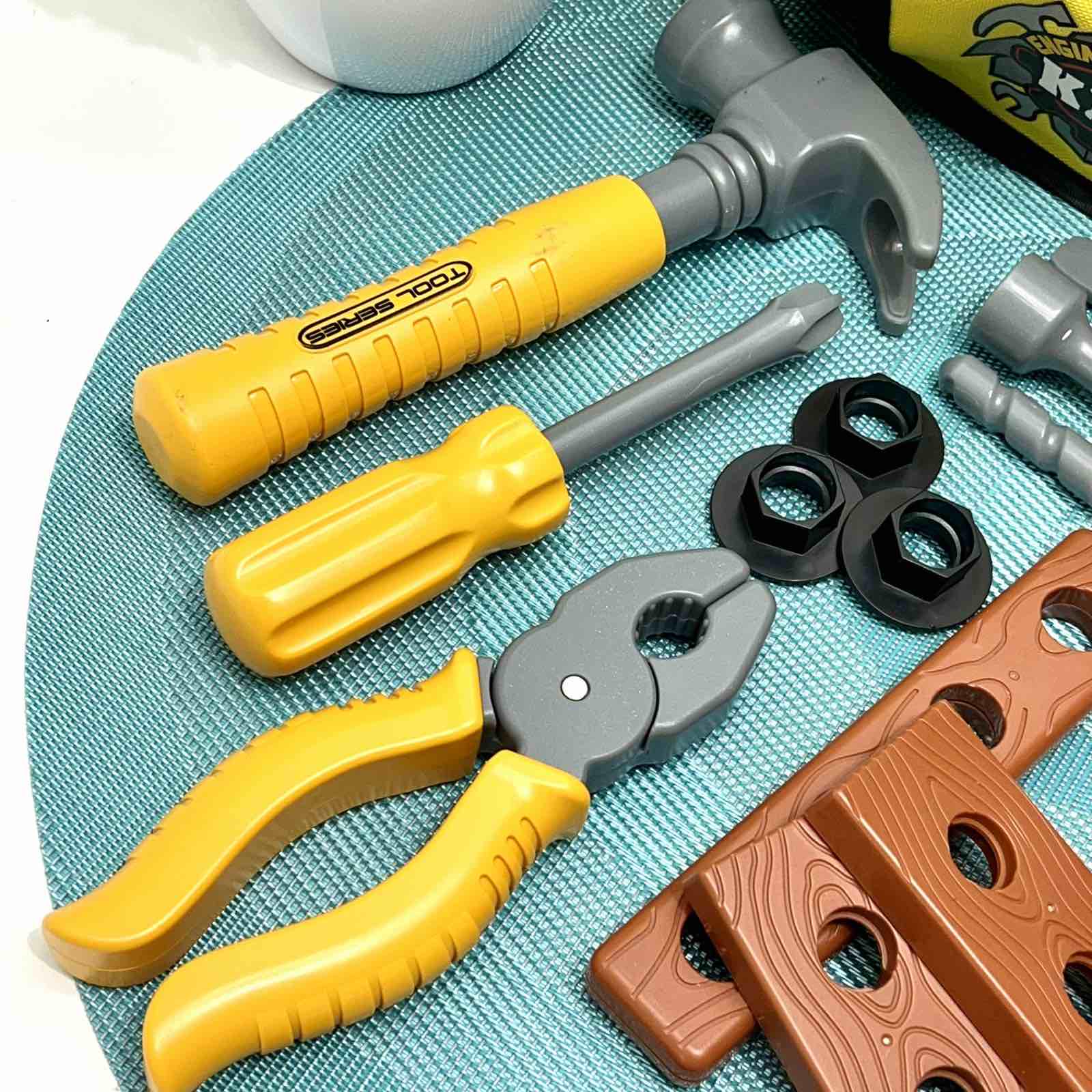 Набір інструментів дитячий шуруповерт/молоток/гайки/викрутка у валізці Жовтий (T013) - фото 6 Набір інструментів дитячий шуруповерт/молоток/гайки/викрутка у валізці Жовтий (T013) - фото 6