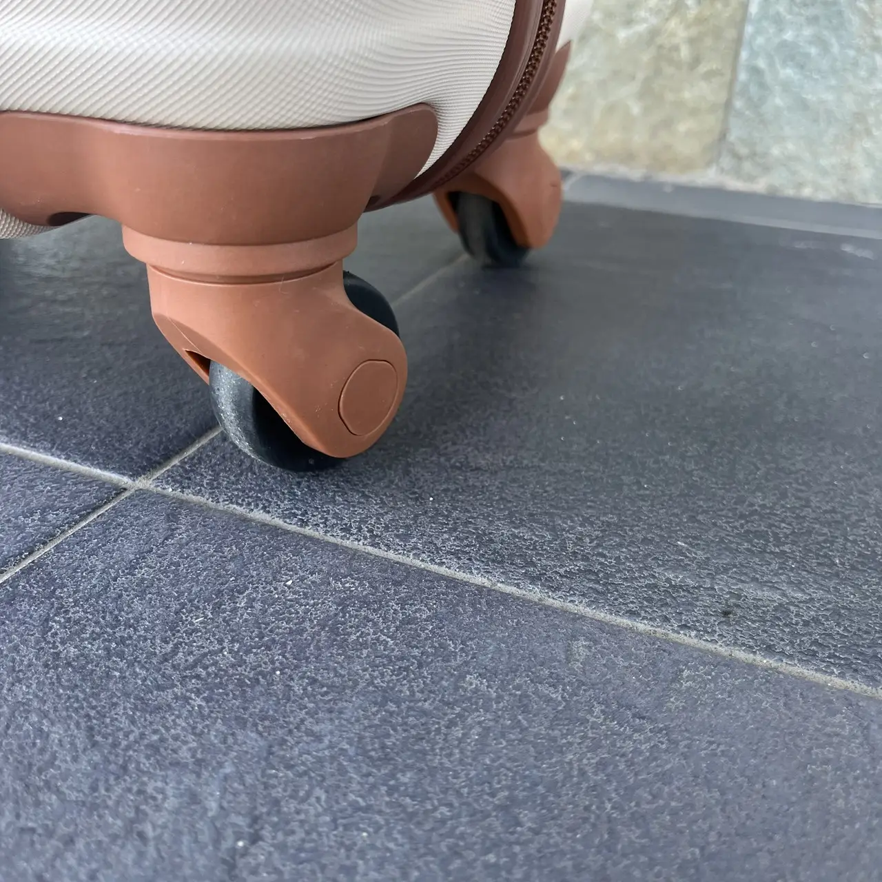 Валіза Bloom 1506 S 38 л Молочний - фото 5 Валіза Bloom 1506 S 38 л Молочний - фото 5