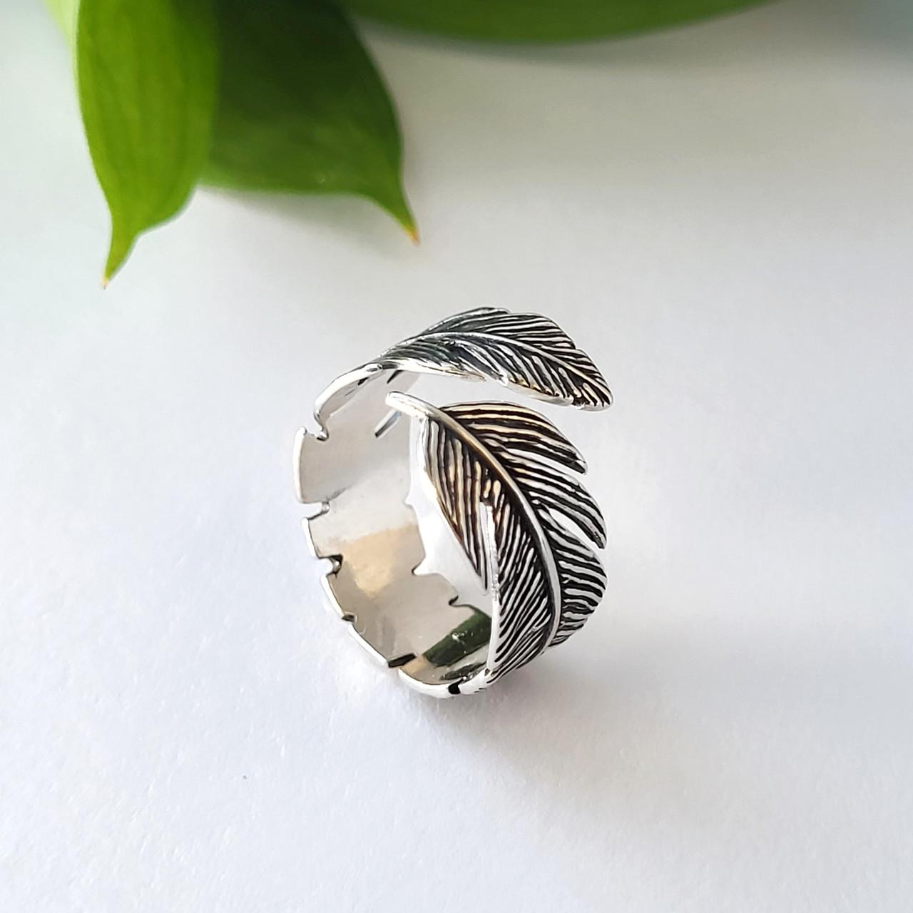 Каблучка широка без каменів Пір'я чорнене срібло 925 проби 3,60 г р. 19 (81061) - фото 3