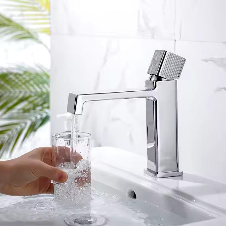 Змішувач дизайнерський для умивальника з латуні для раковини одноважільний Хром - фото 3