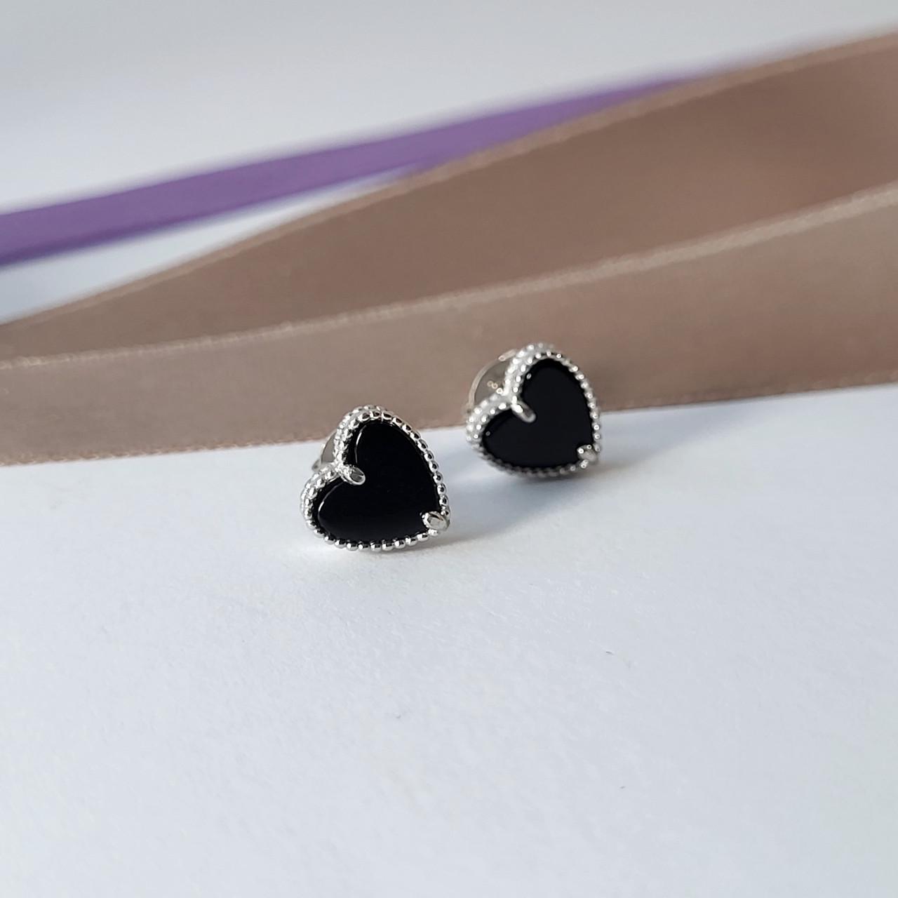 Серьги пусеты на фиксаторах Сердце с ониксом серебро 925 пробы 1,60 г