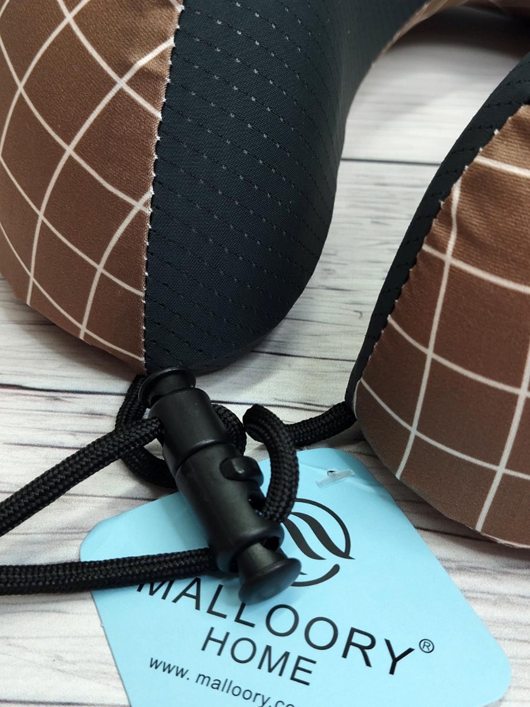 Подушка для путешествий Malloory Home в клетку 28х30 см Коричневый (18571454) - фото 2 Подушка для путешествий Malloory Home в клетку 28х30 см Коричневый (18571454) - фото 2