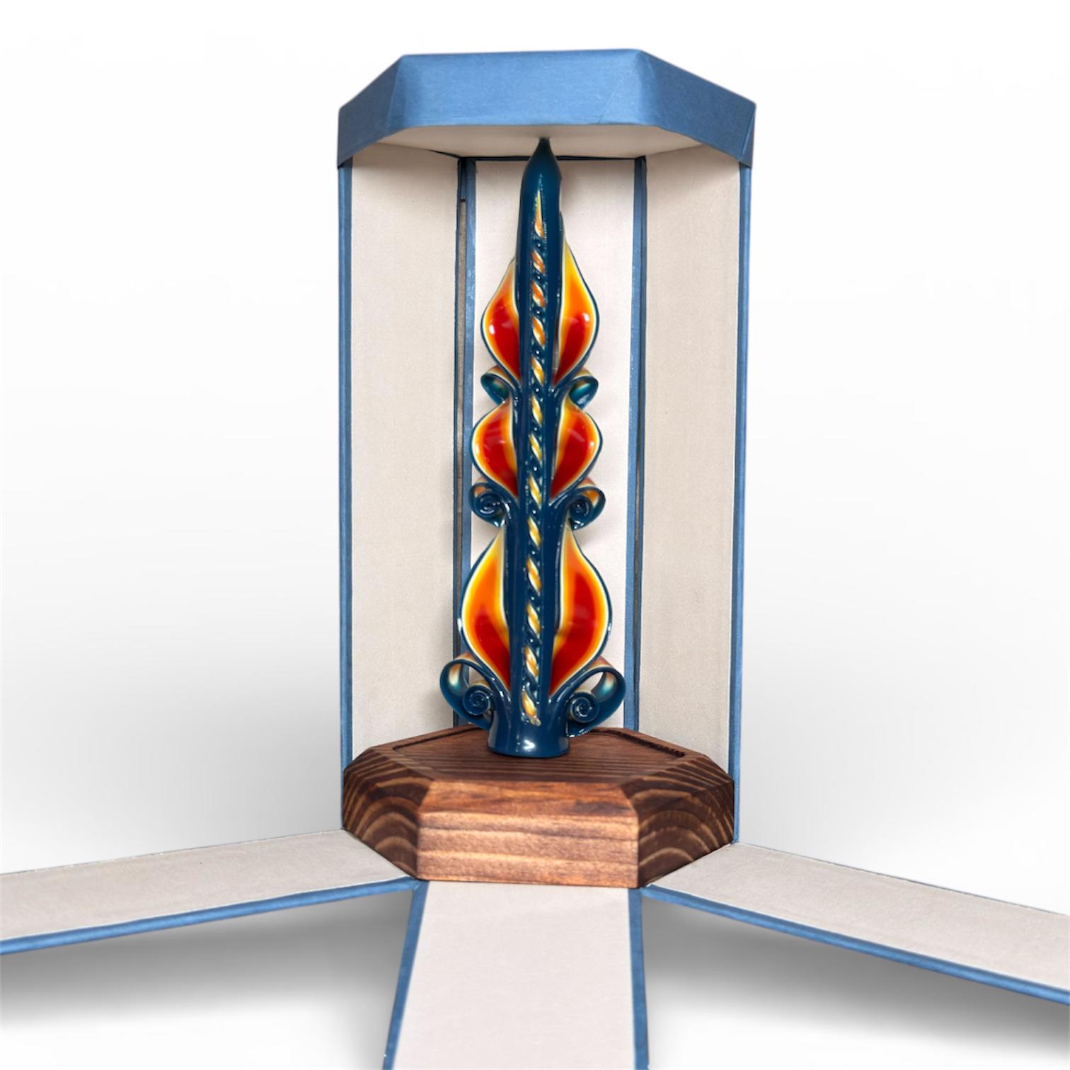 Свеча и подсвечник в подарочной коробке пчелый воск ручная резьба сосновое дерево 15 см