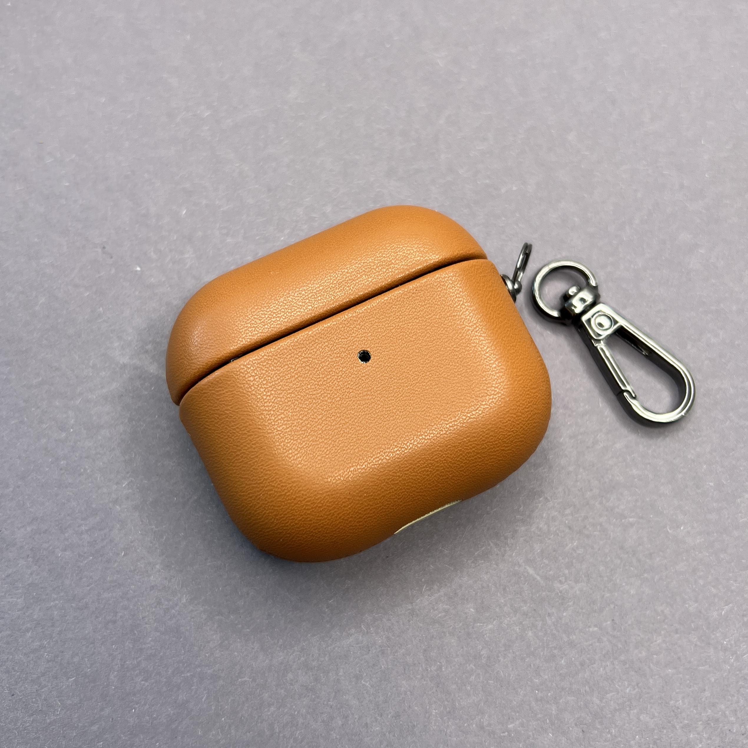 Чехол Leather Nappa для Apple Airpods 3 с карабином противоударный кожаный - фото 1