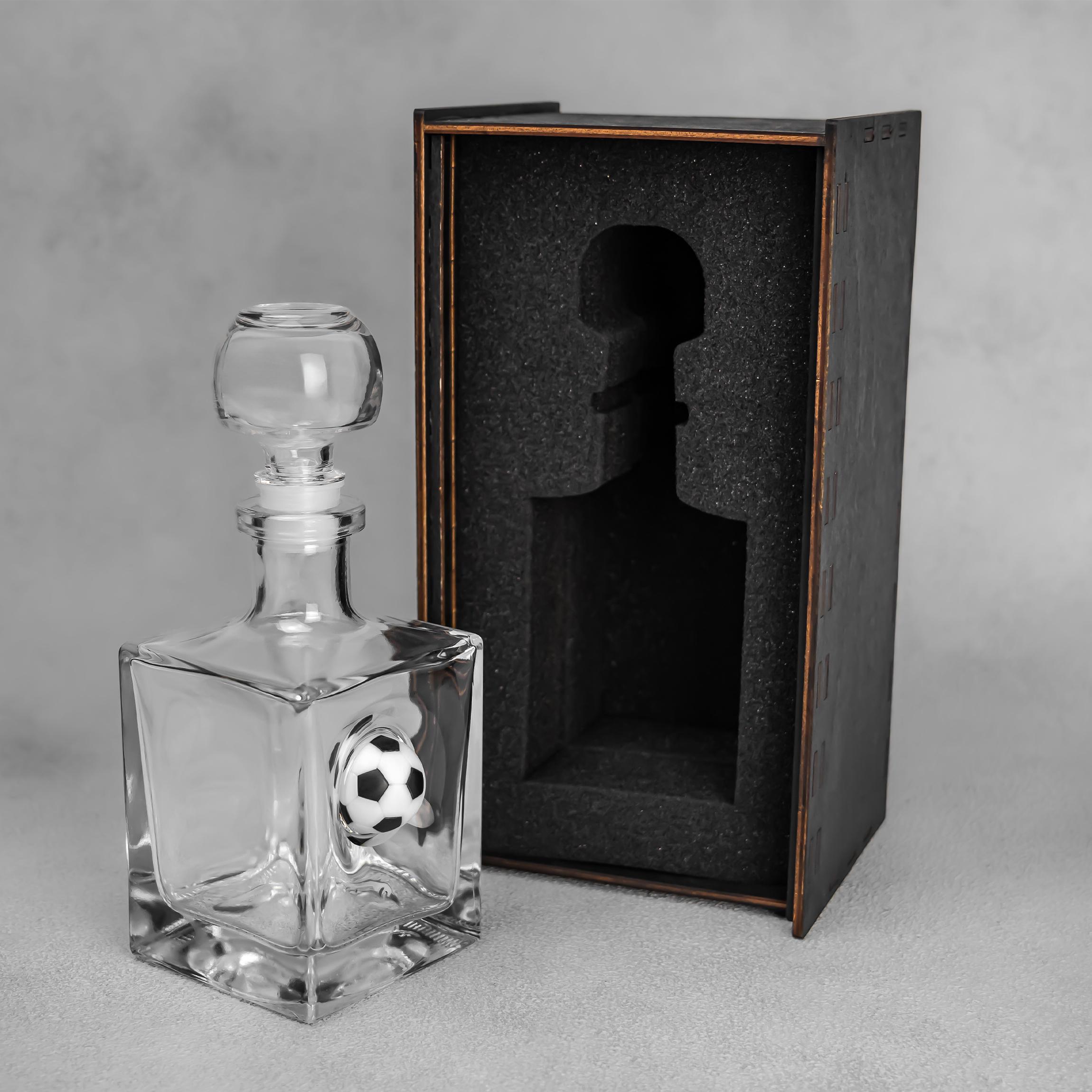 Графін з м'ячем в подарунковому пакуванні VSKLO