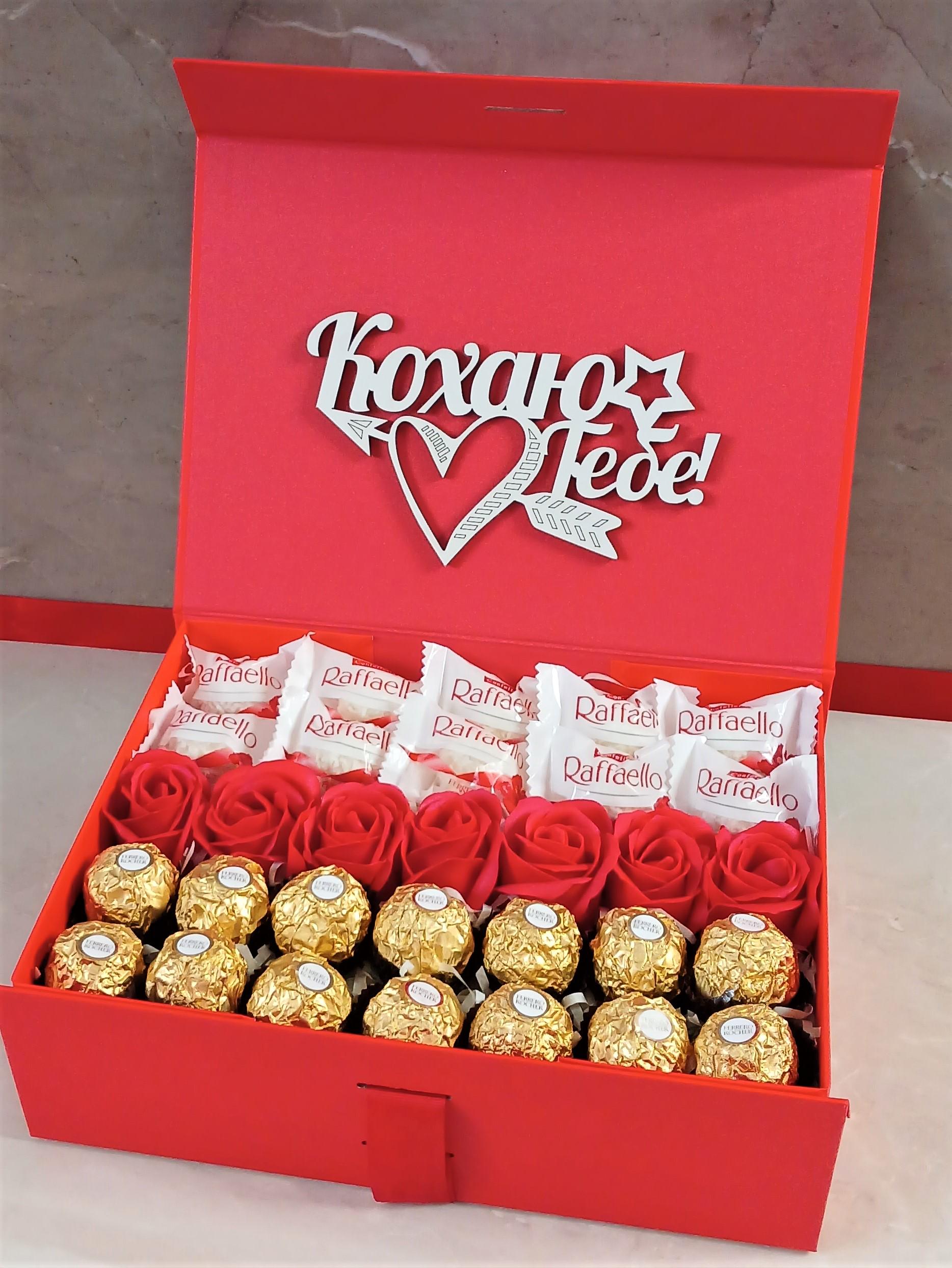 Подарочный бокс Red Box Premium с конфетами Ferrero на День рождения/8 Марта (14536326)