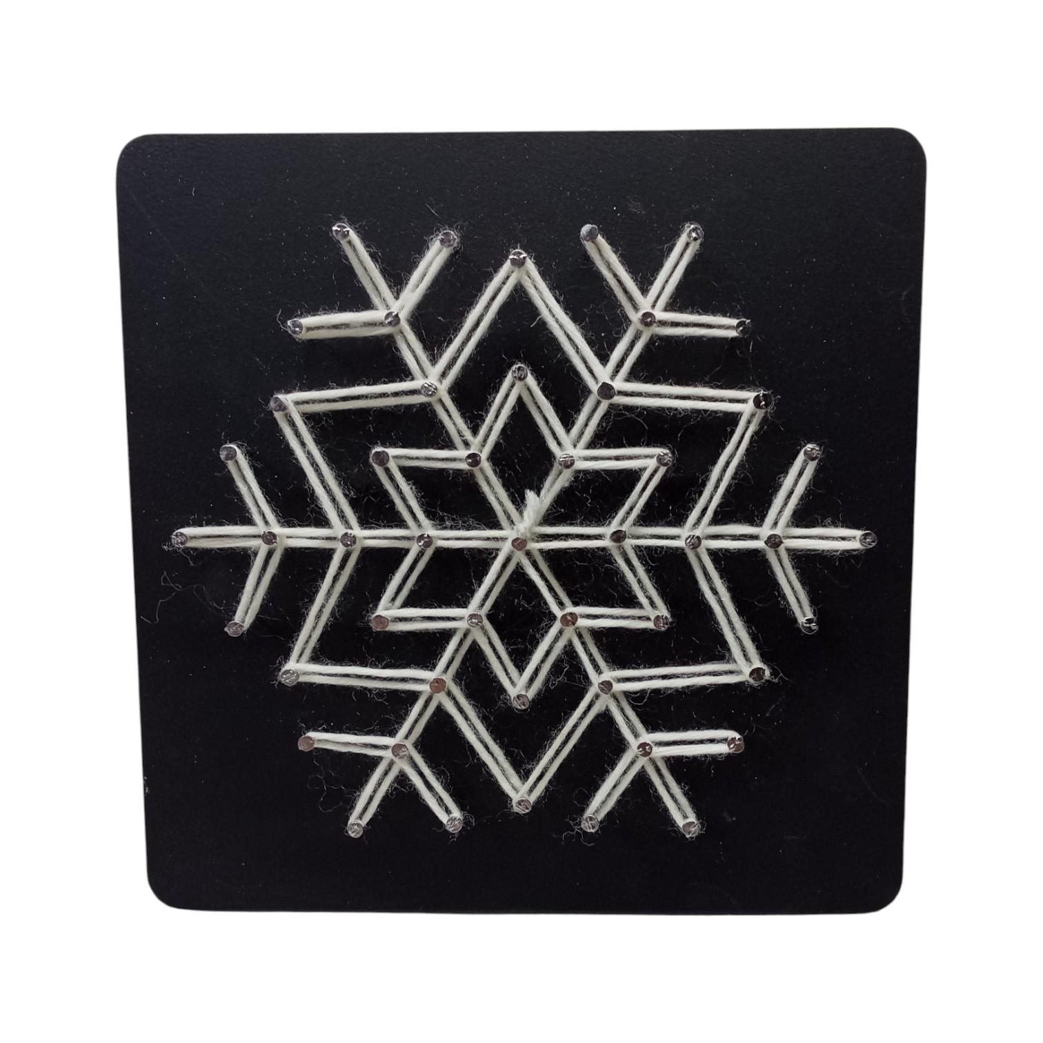Творчий набір стрінг-арт "Сніжинка" на чорному фоні 150х150 мм (30686896)