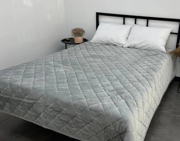 Покривало плед Koloco Шанель велюрове стьобане євро 220х240 см Сірий Покривало плед Koloco Шанель велюрове стьобане євро 220х240 см Сірий