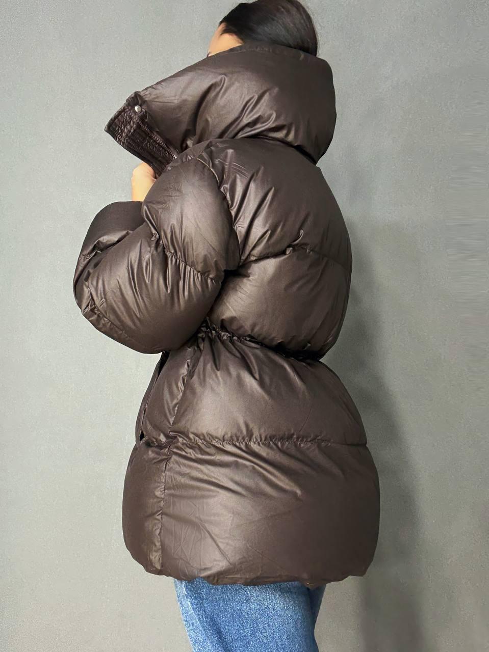 Куртка женская HAIZIYUAN 8055 пуф глянцевая удлиненная с утяжкой на талии L Коричневый (5585) - фото 3 Куртка женская HAIZIYUAN 8055 пуф глянцевая удлиненная с утяжкой на талии L Коричневый (5585) - фото 3