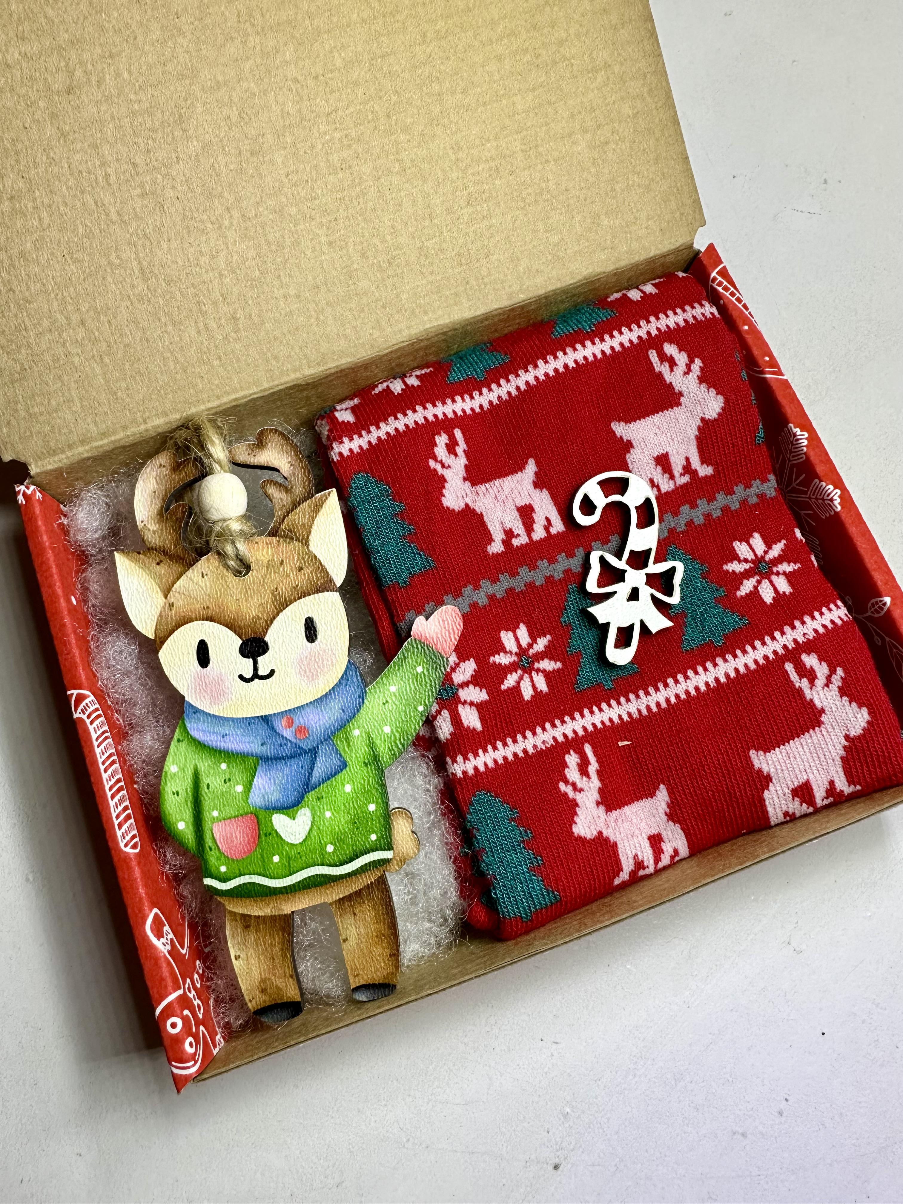 Набір подарунковий з новорічними шкарпетками та іграшкою (13532759) - фото 7 Набір подарунковий з новорічними шкарпетками та іграшкою (13532759) - фото 7