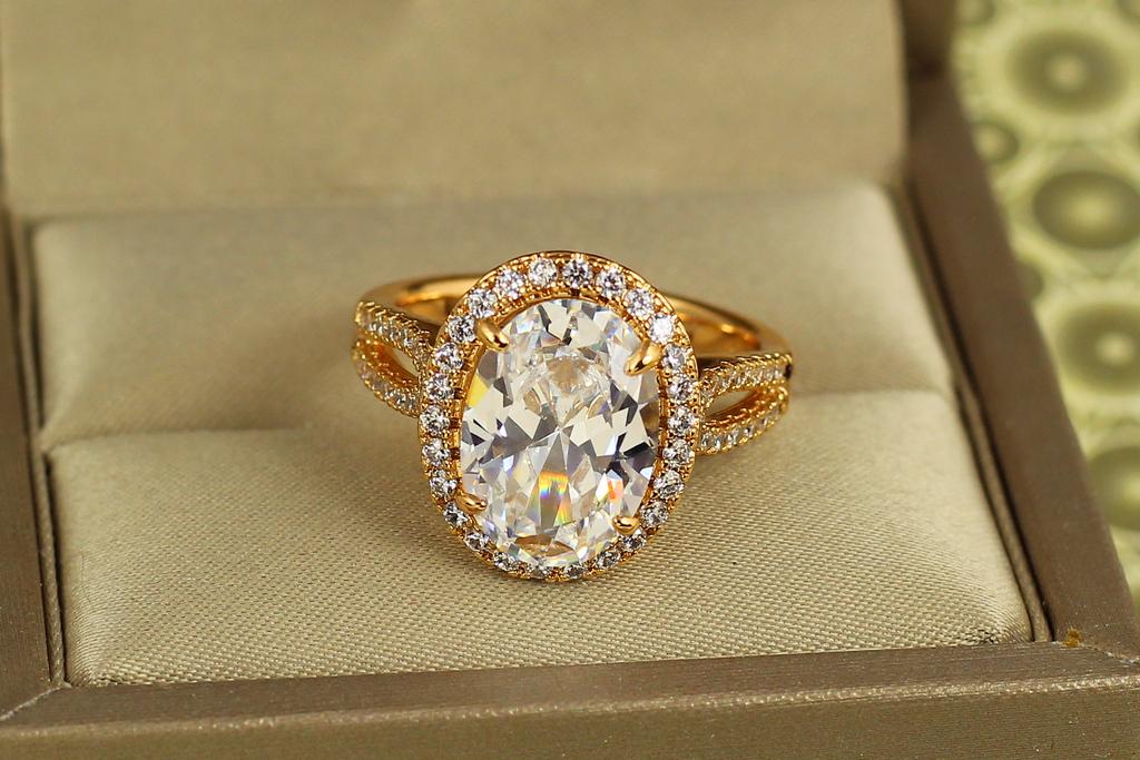 Кольцо Xuping Jewelry Камея с белым камнем р. 19 золотистое (38021082)