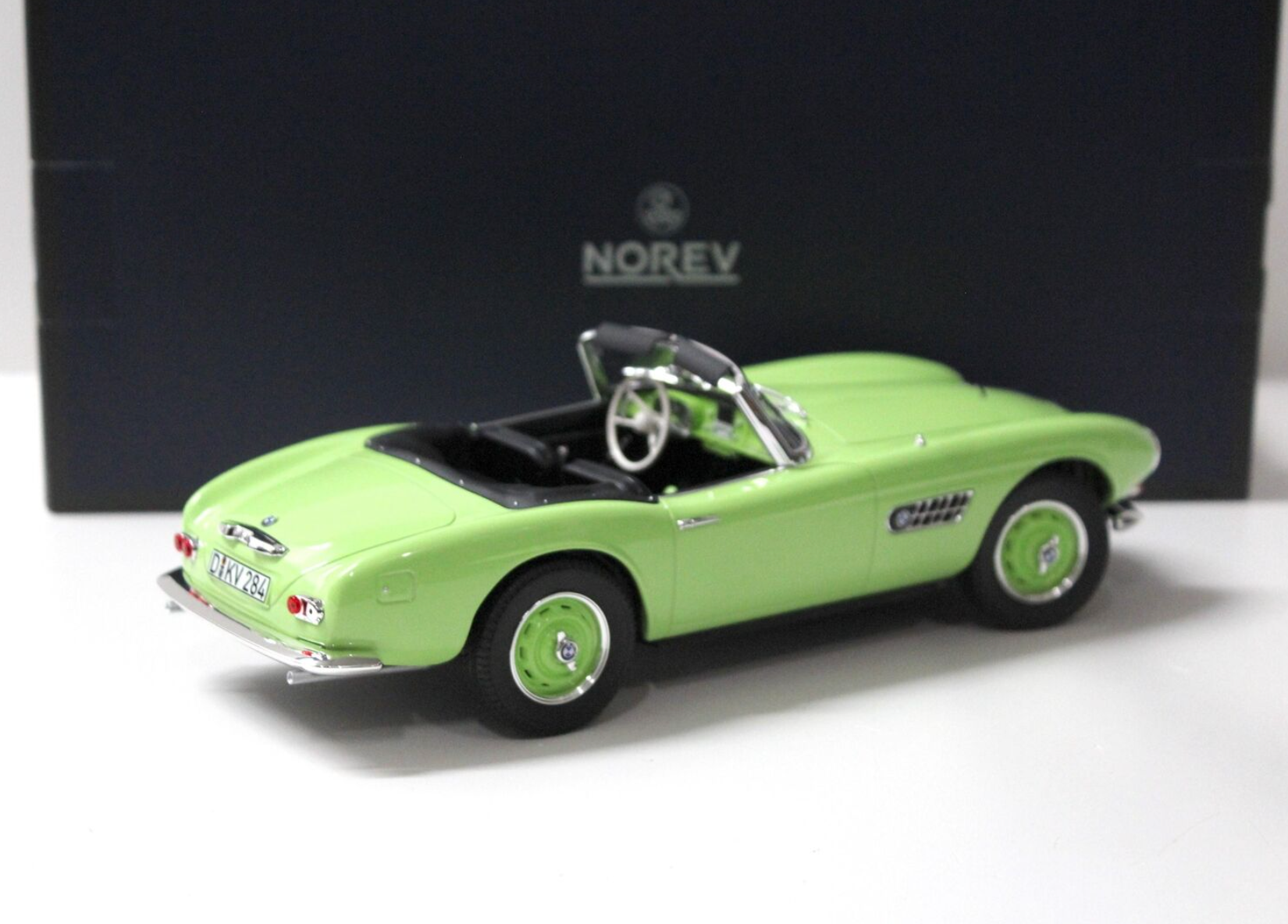 Модель автомобиля Norev 1:18 BMW 507 Cabriolet 1956 Green Limited Edition 200 Pcs (183233) - фото 3 Модель автомобиля Norev 1:18 BMW 507 Cabriolet 1956 Green Limited Edition 200 Pcs (183233) - фото 3