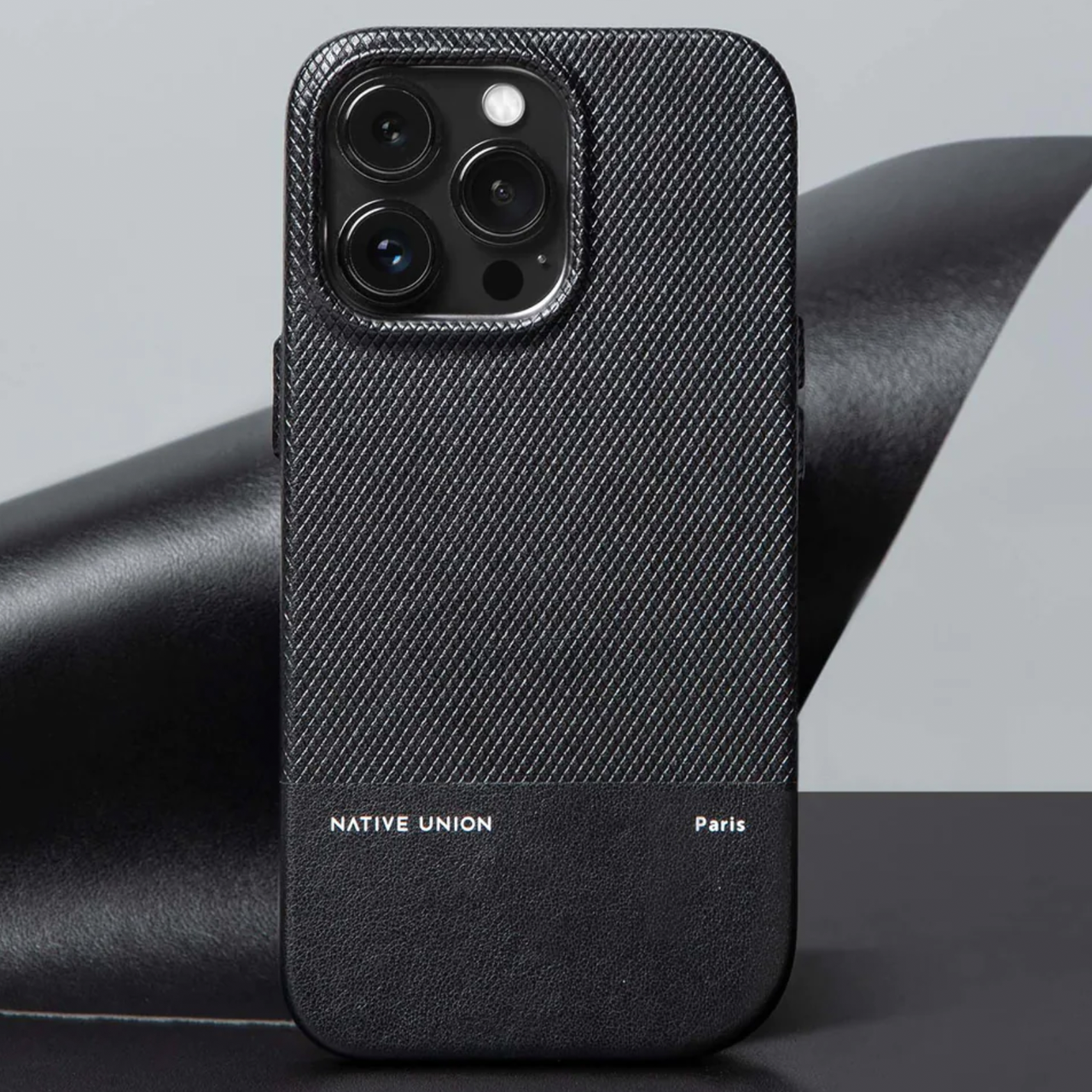 Чохол накладка Native Union (RE) Classic Case for iPhone 15 Pro, Black (RECLA-BLK-NP23P) - фото 6